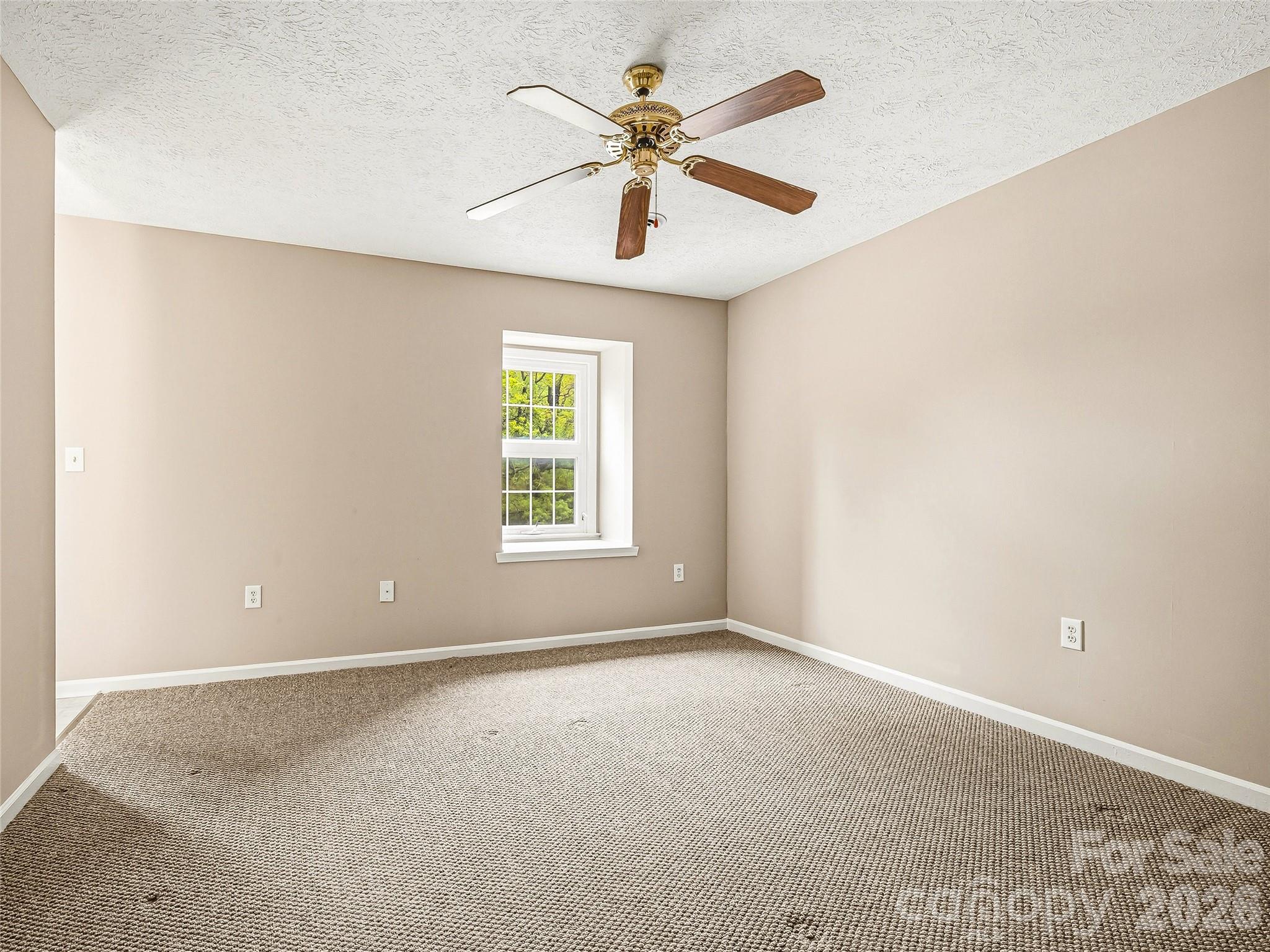 1409 Kensington Road #B6 — Hendersonville