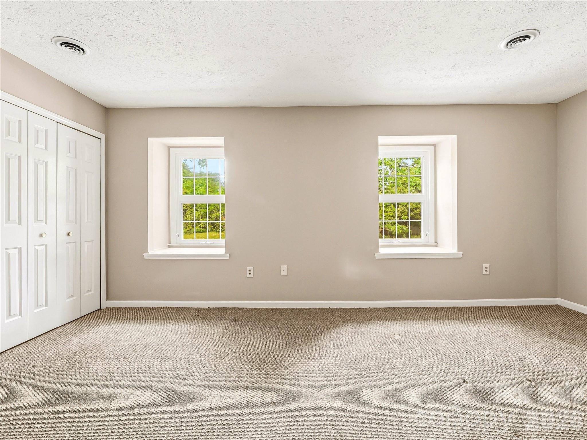 1409 Kensington Road #B6 — Hendersonville