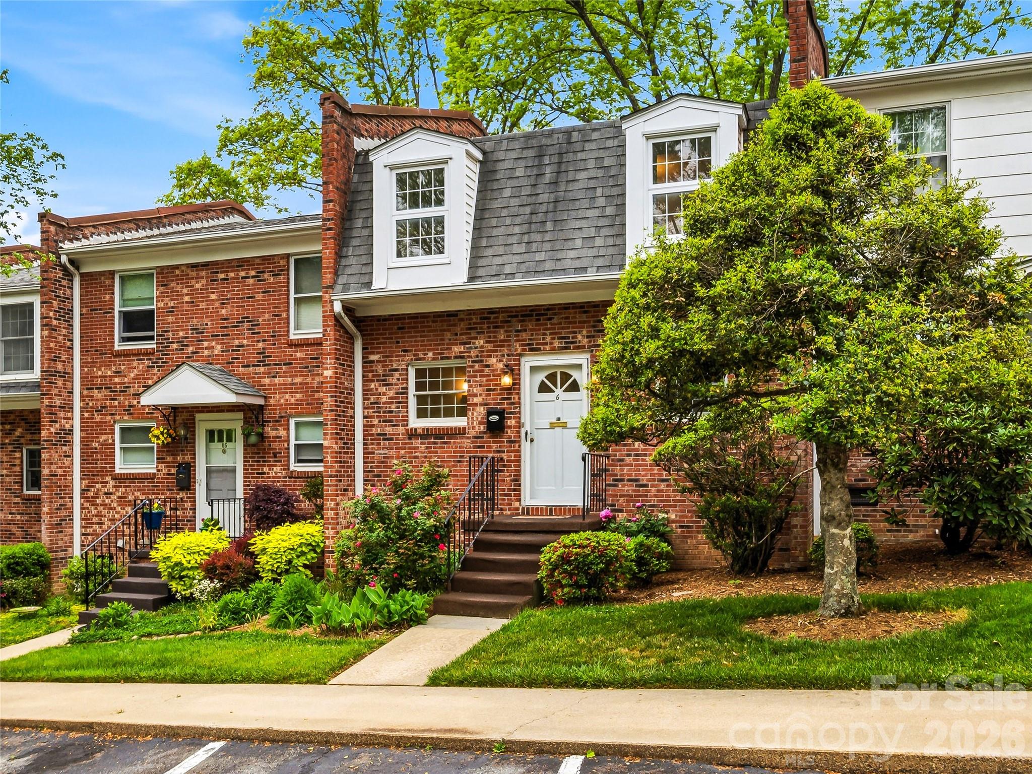 1409 Kensington Road #B6 — Hendersonville