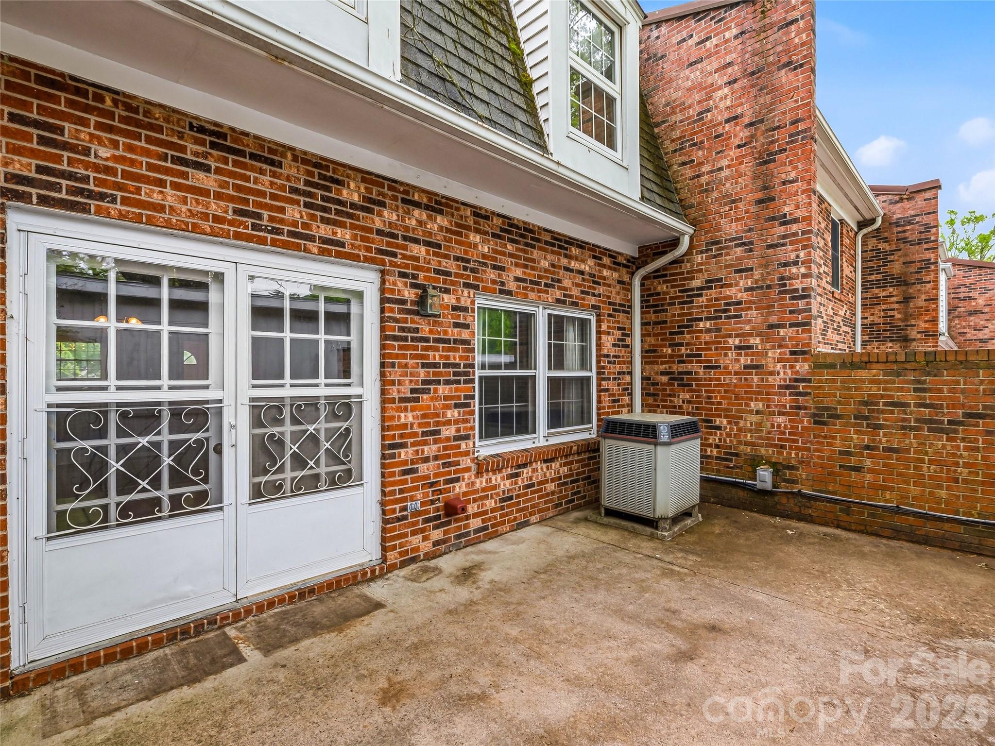 1409 Kensington Road #B6 — Hendersonville