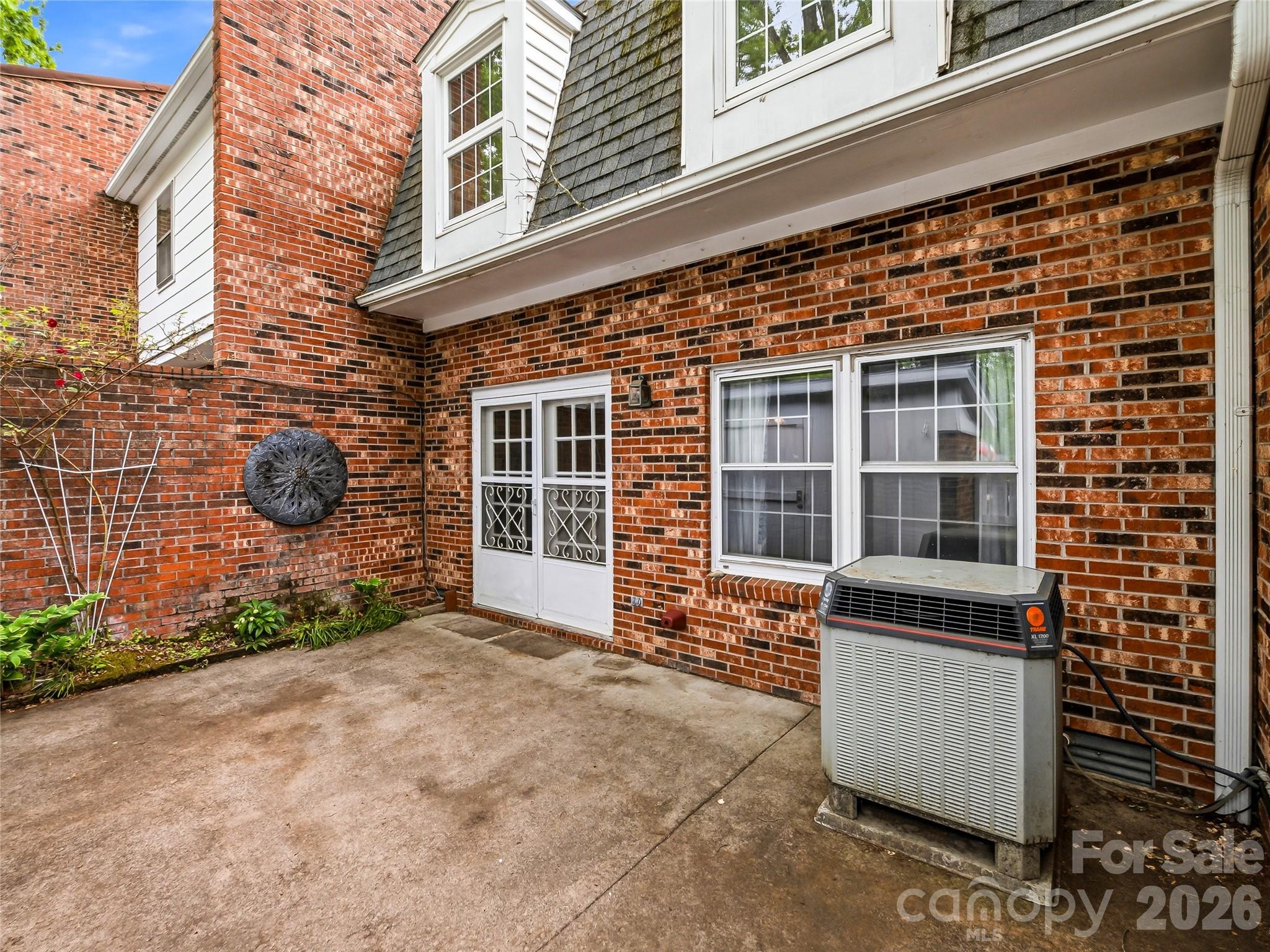 1409 Kensington Road #B6 — Hendersonville