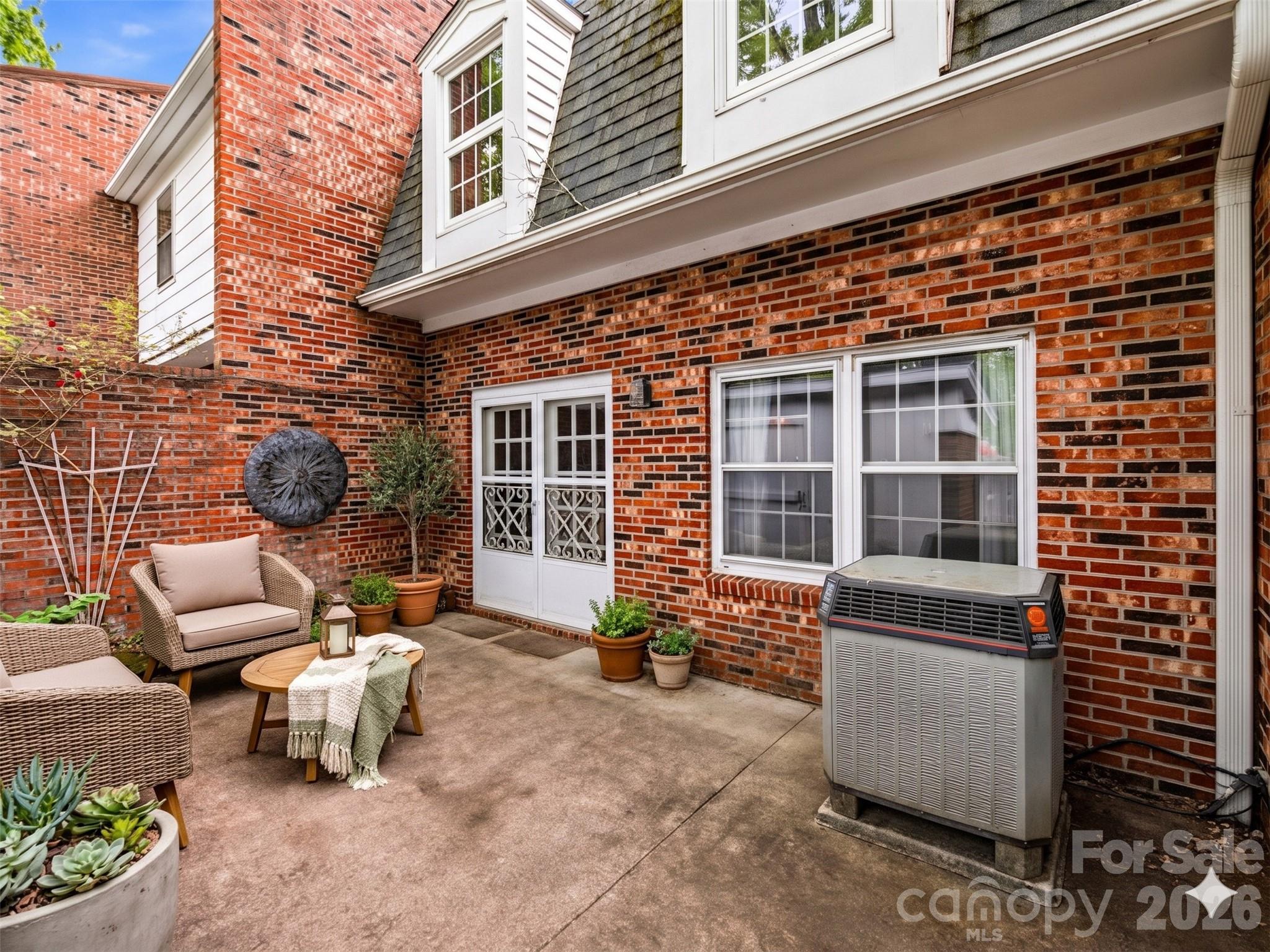 1409 Kensington Road #B6 — Hendersonville