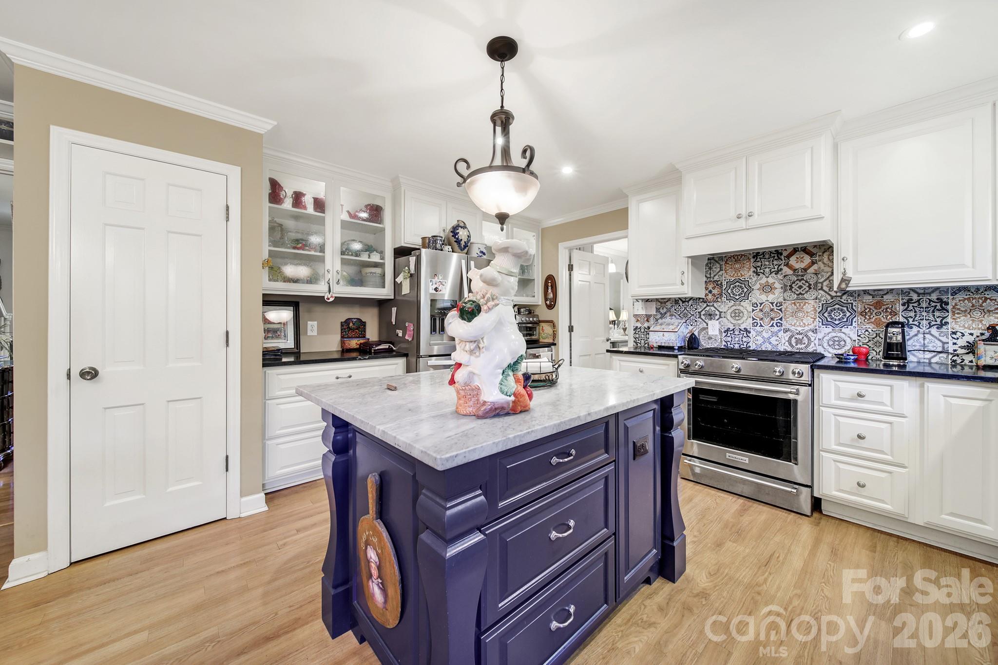537 Briarwood Road — Lancaster