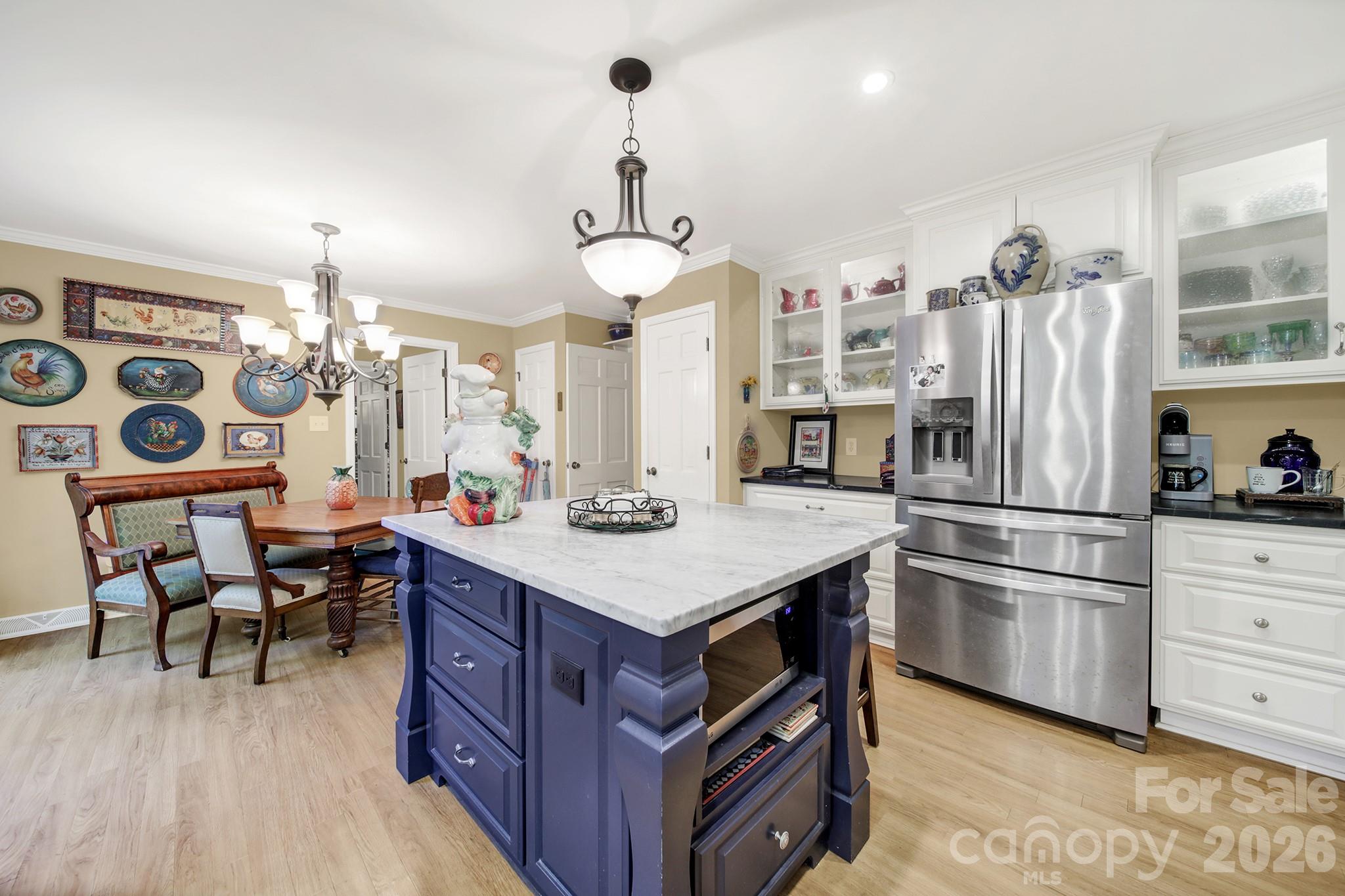 537 Briarwood Road — Lancaster