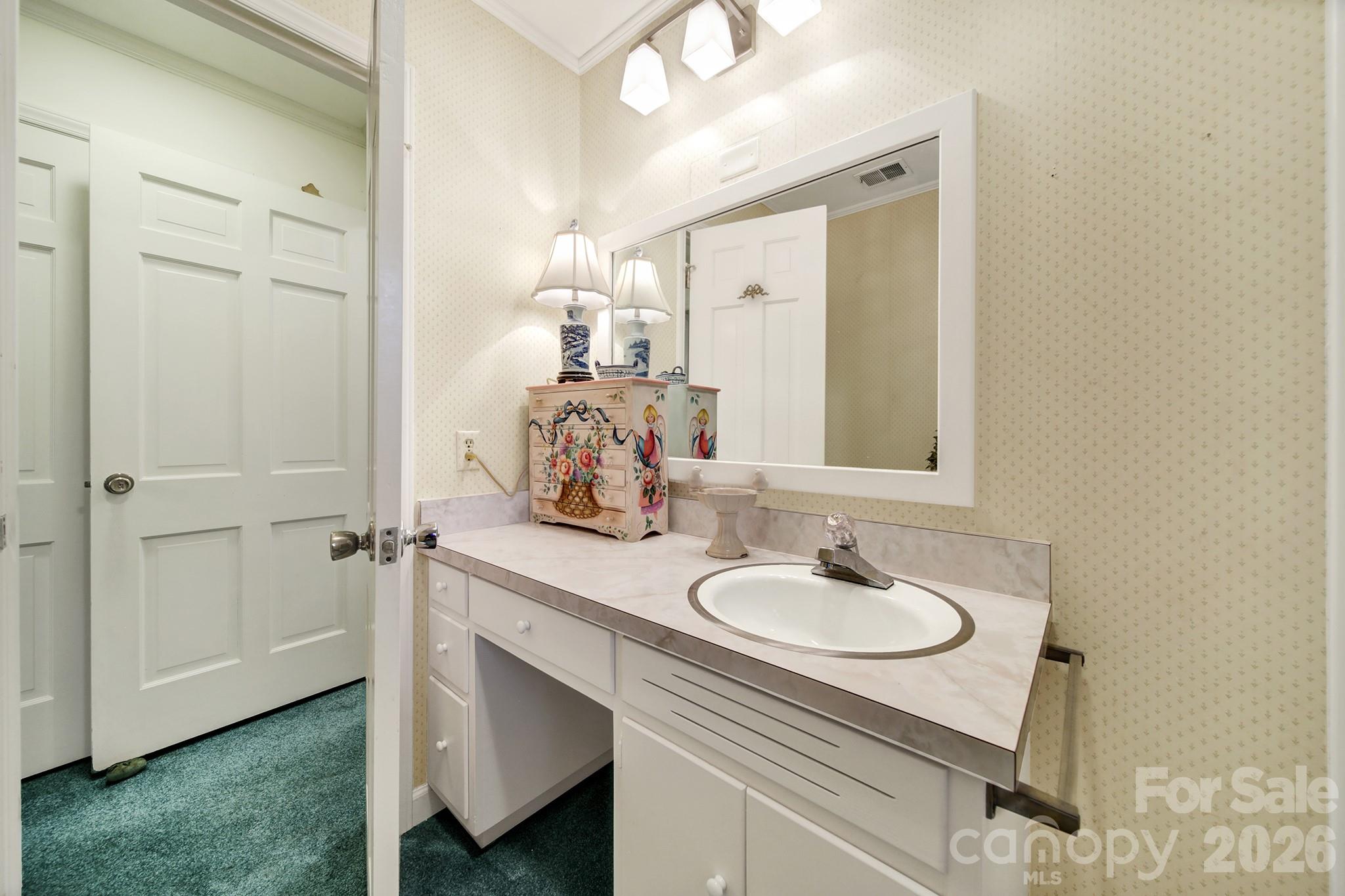 537 Briarwood Road — Lancaster
