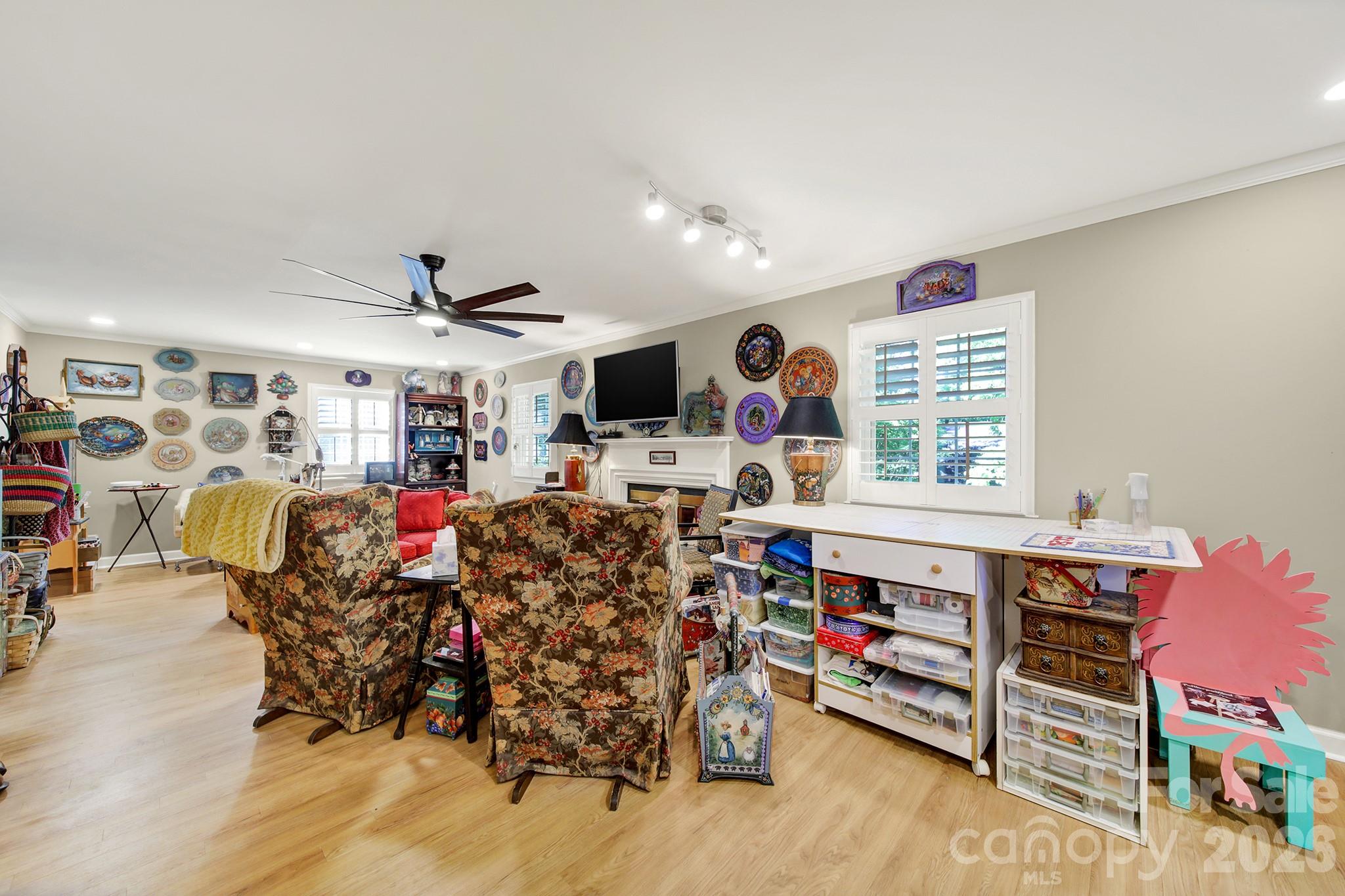 537 Briarwood Road — Lancaster