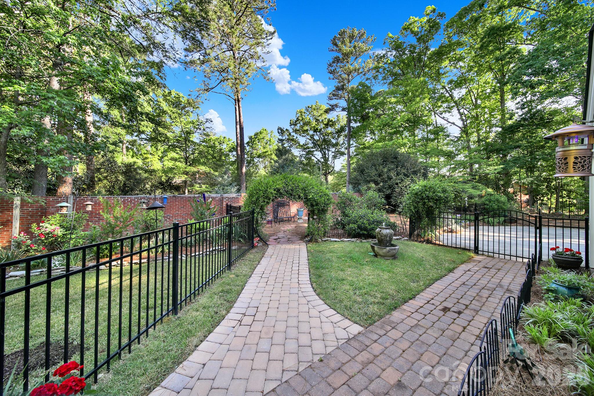 537 Briarwood Road — Lancaster
