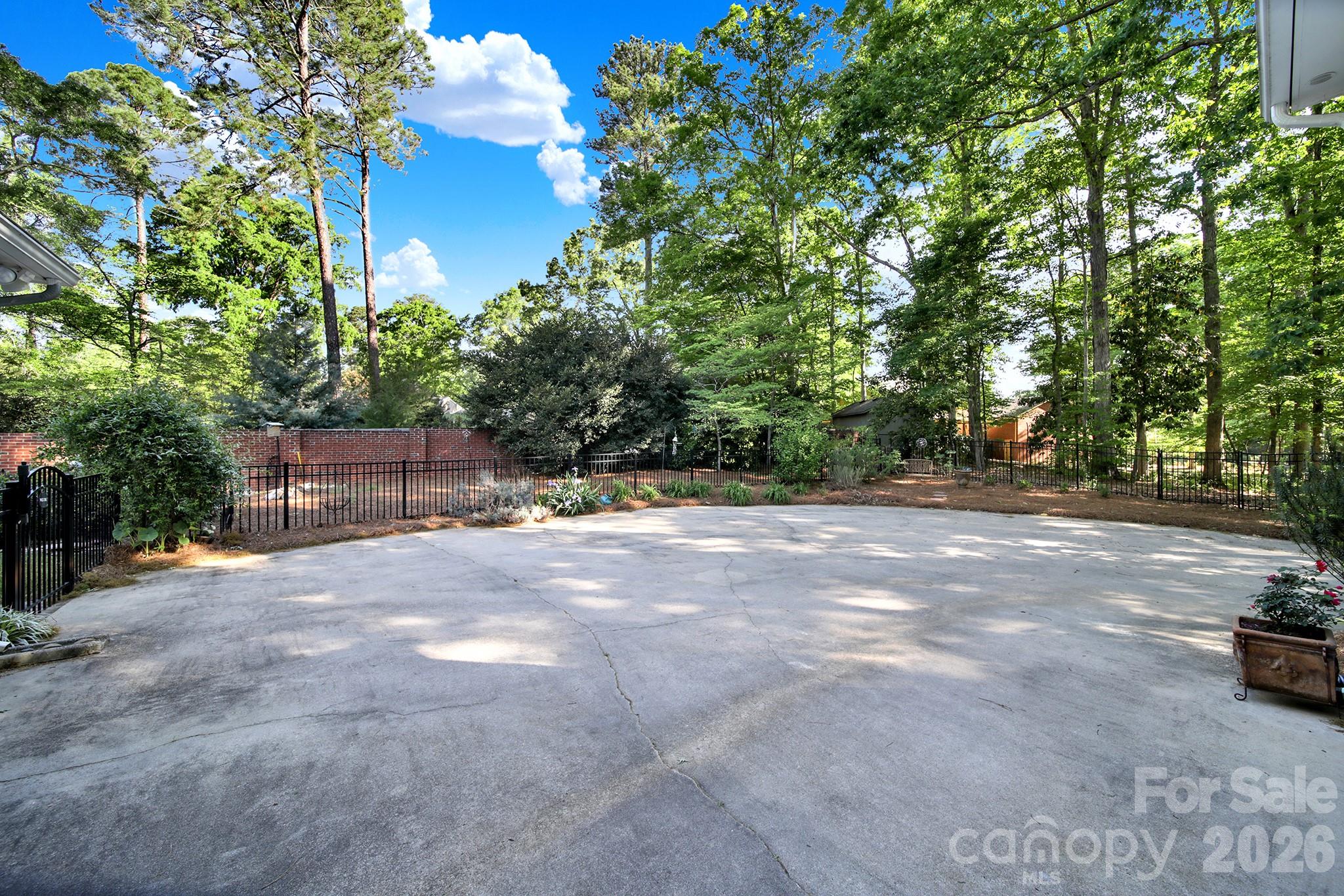 537 Briarwood Road — Lancaster