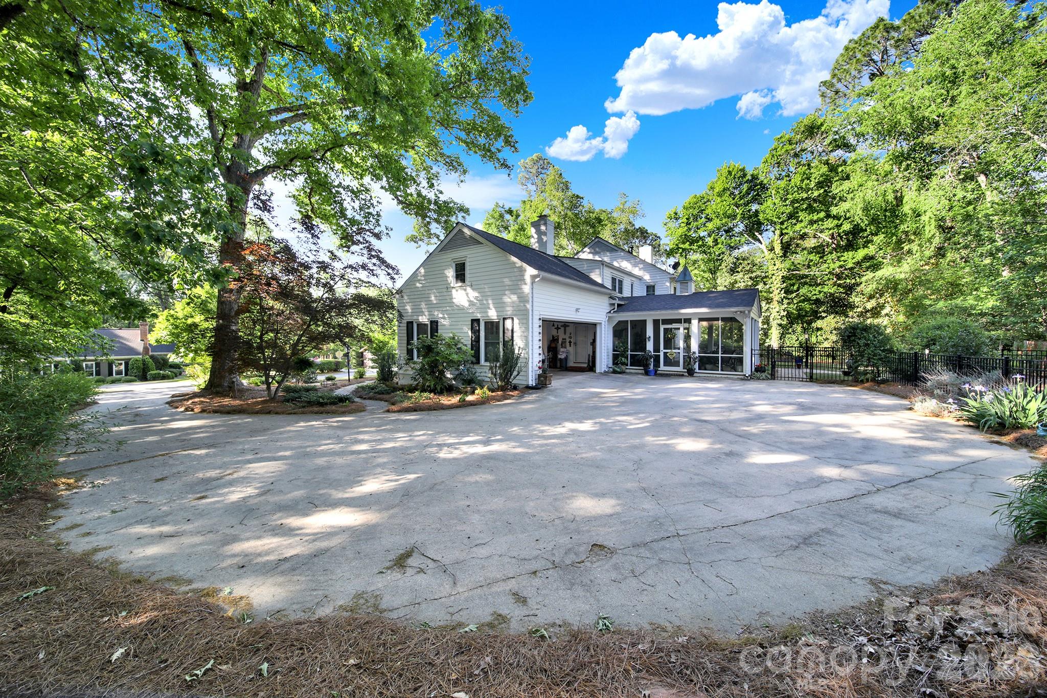 537 Briarwood Road — Lancaster