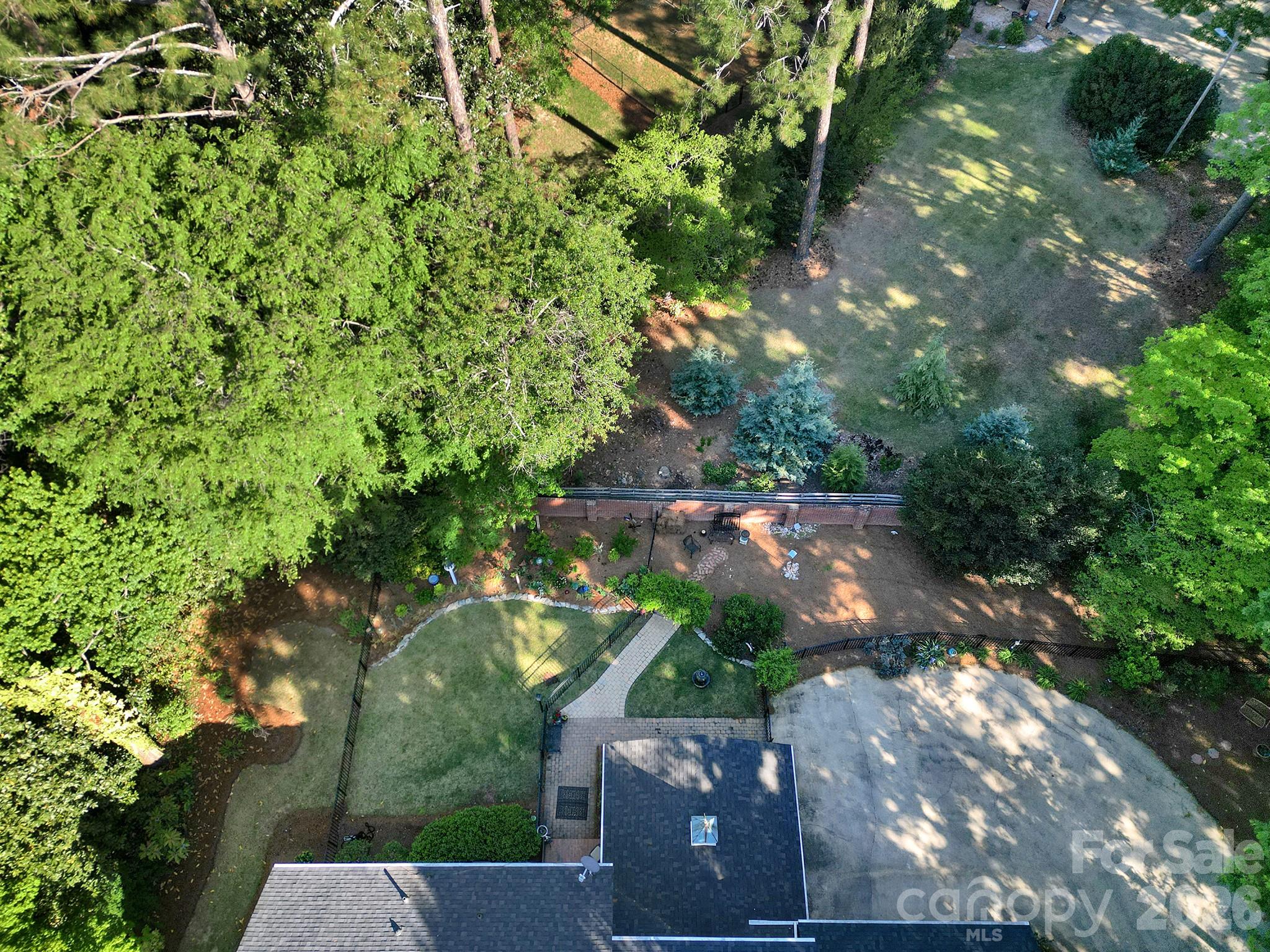 537 Briarwood Road — Lancaster
