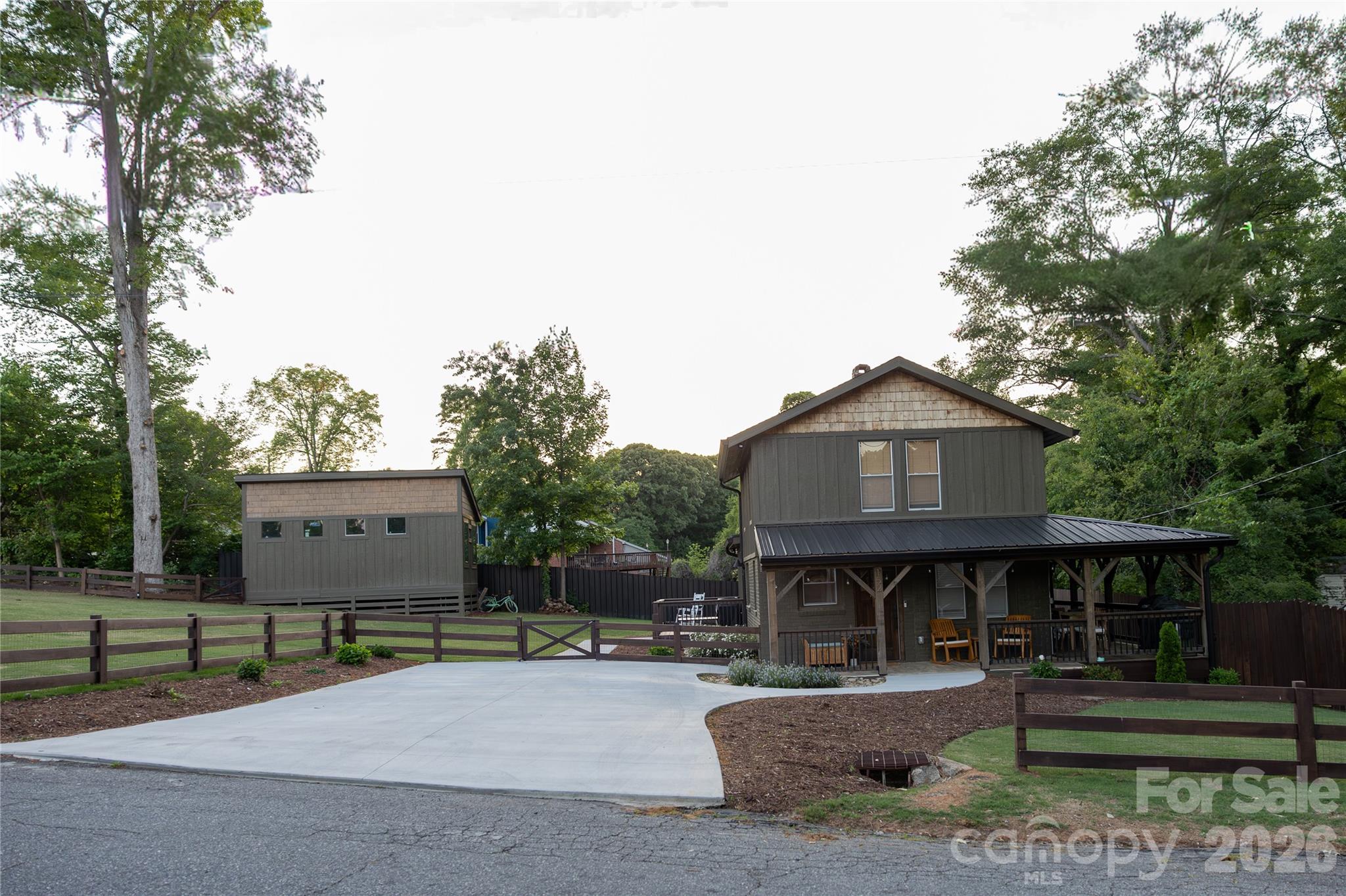 152 Florida Avenue — Forest City