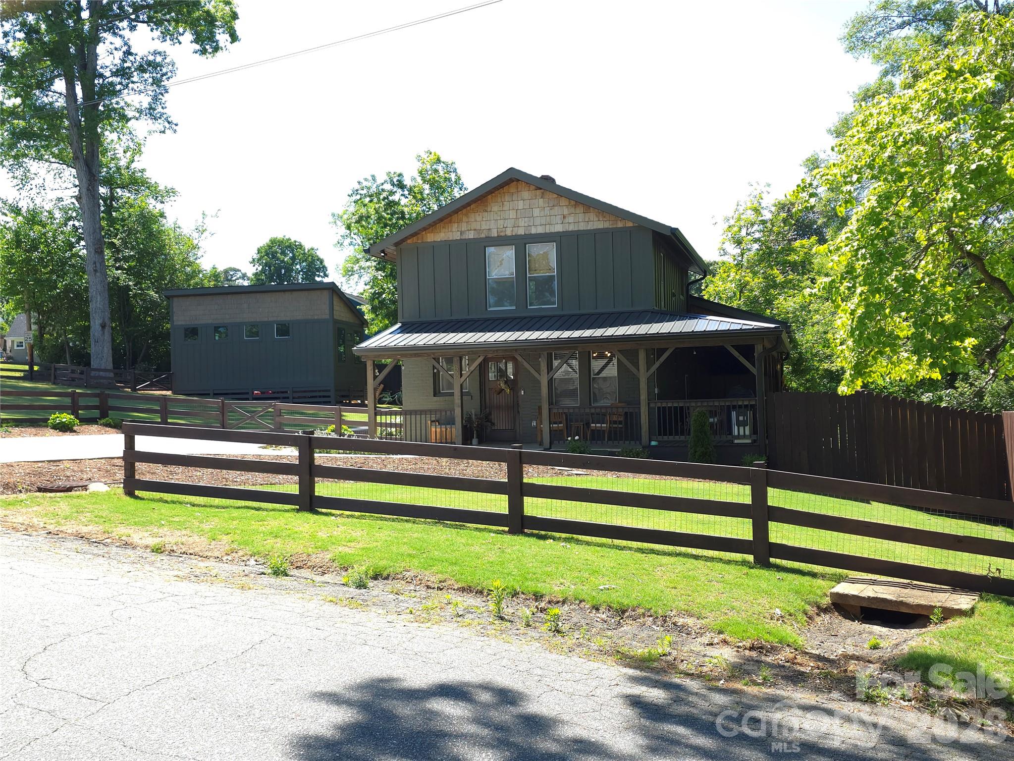 152 Florida Avenue — Forest City