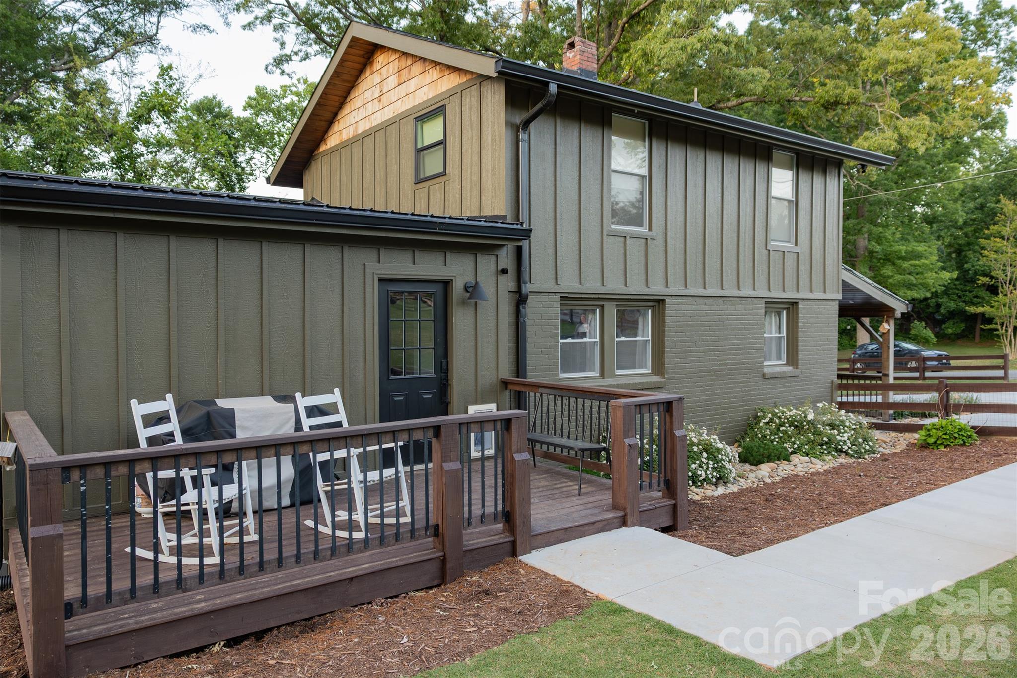 152 Florida Avenue — Forest City