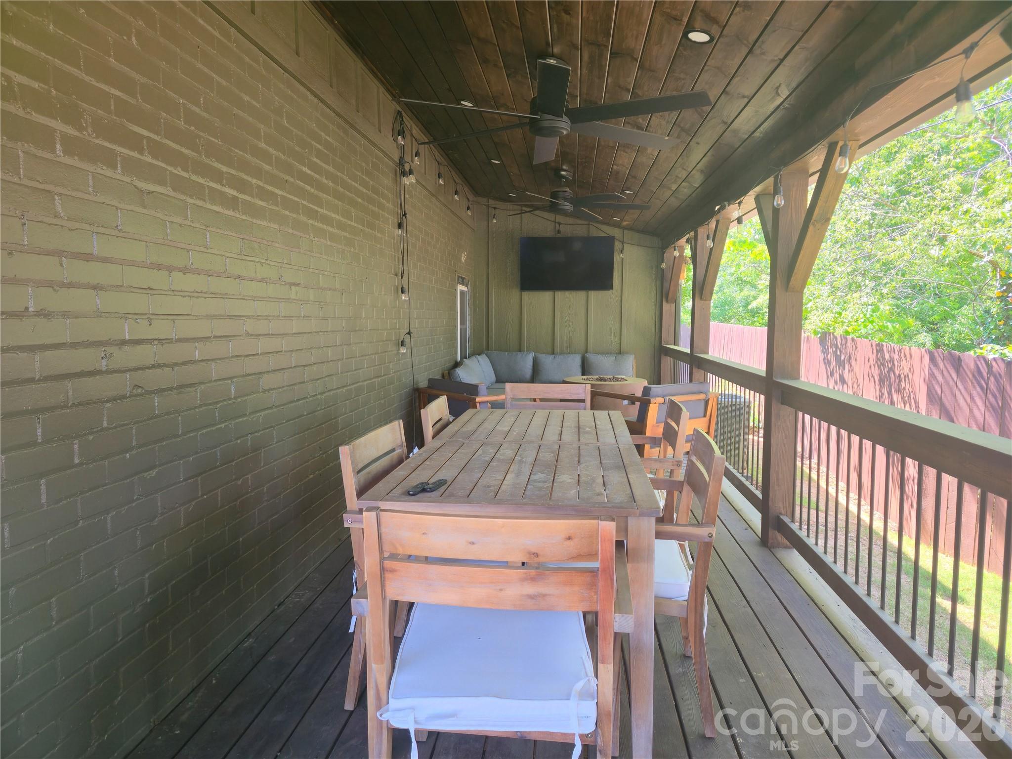 152 Florida Avenue — Forest City