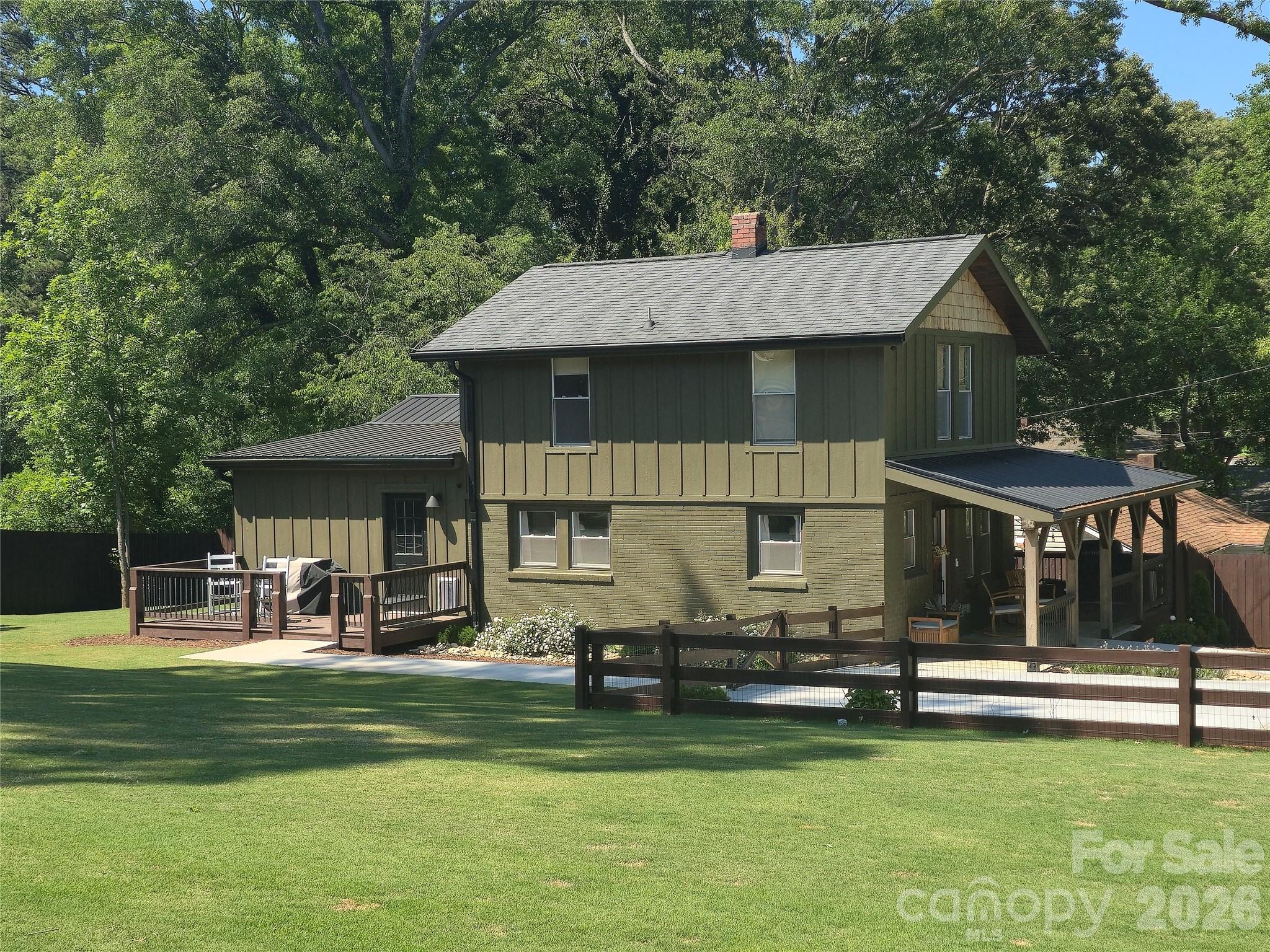 152 Florida Avenue — Forest City