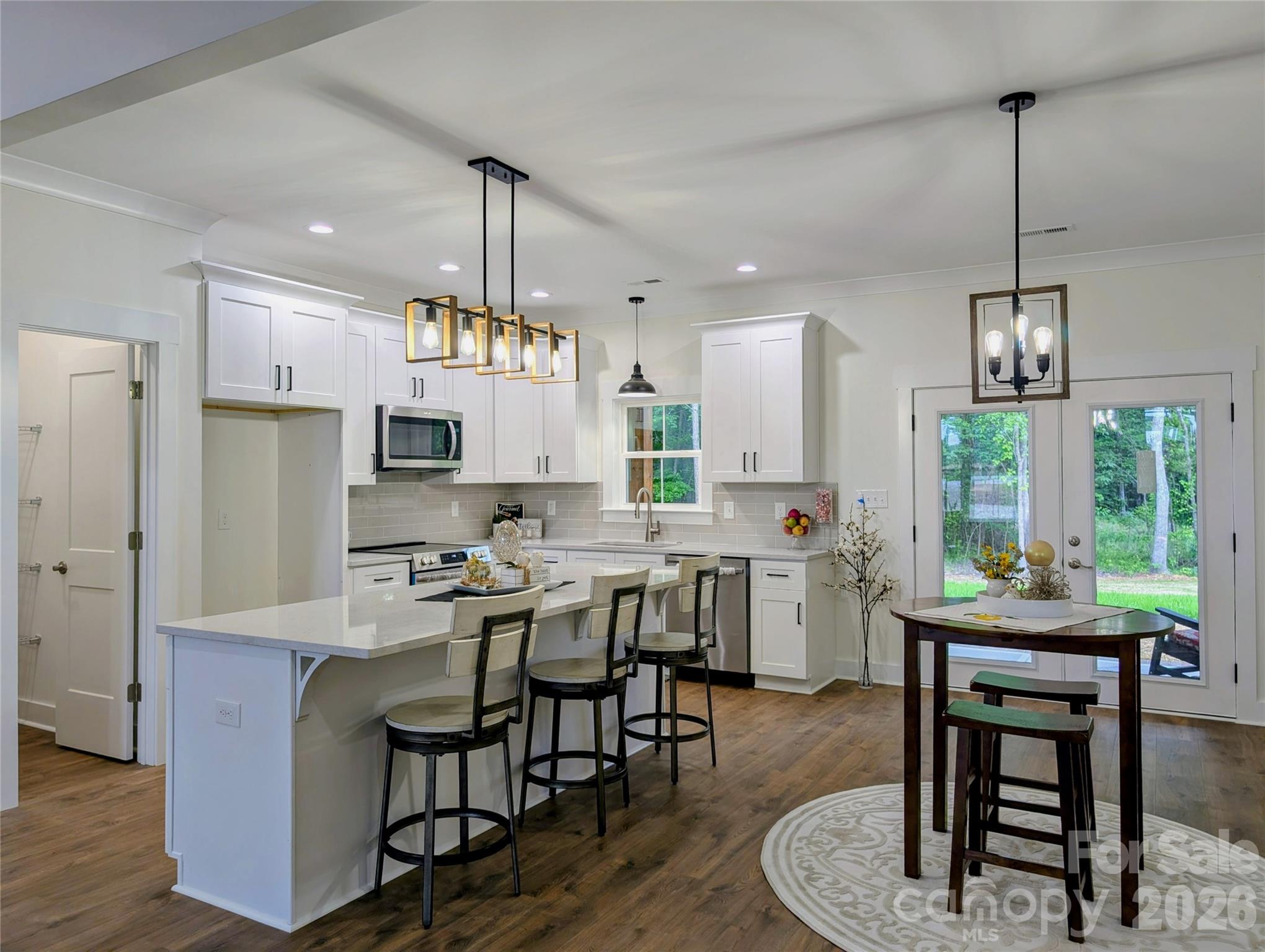 725 Potter Road — Lancaster