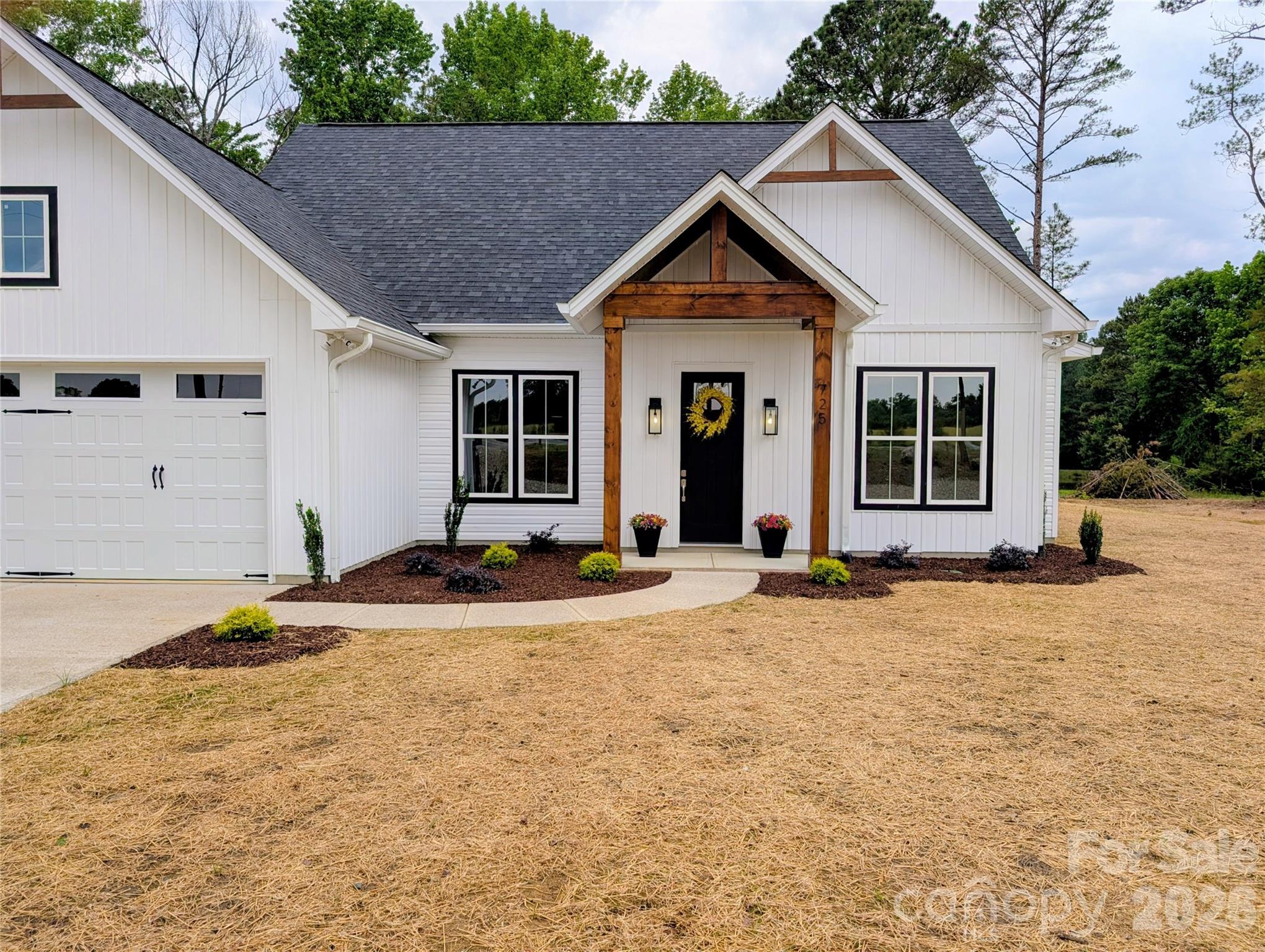 725 Potter Road — Lancaster