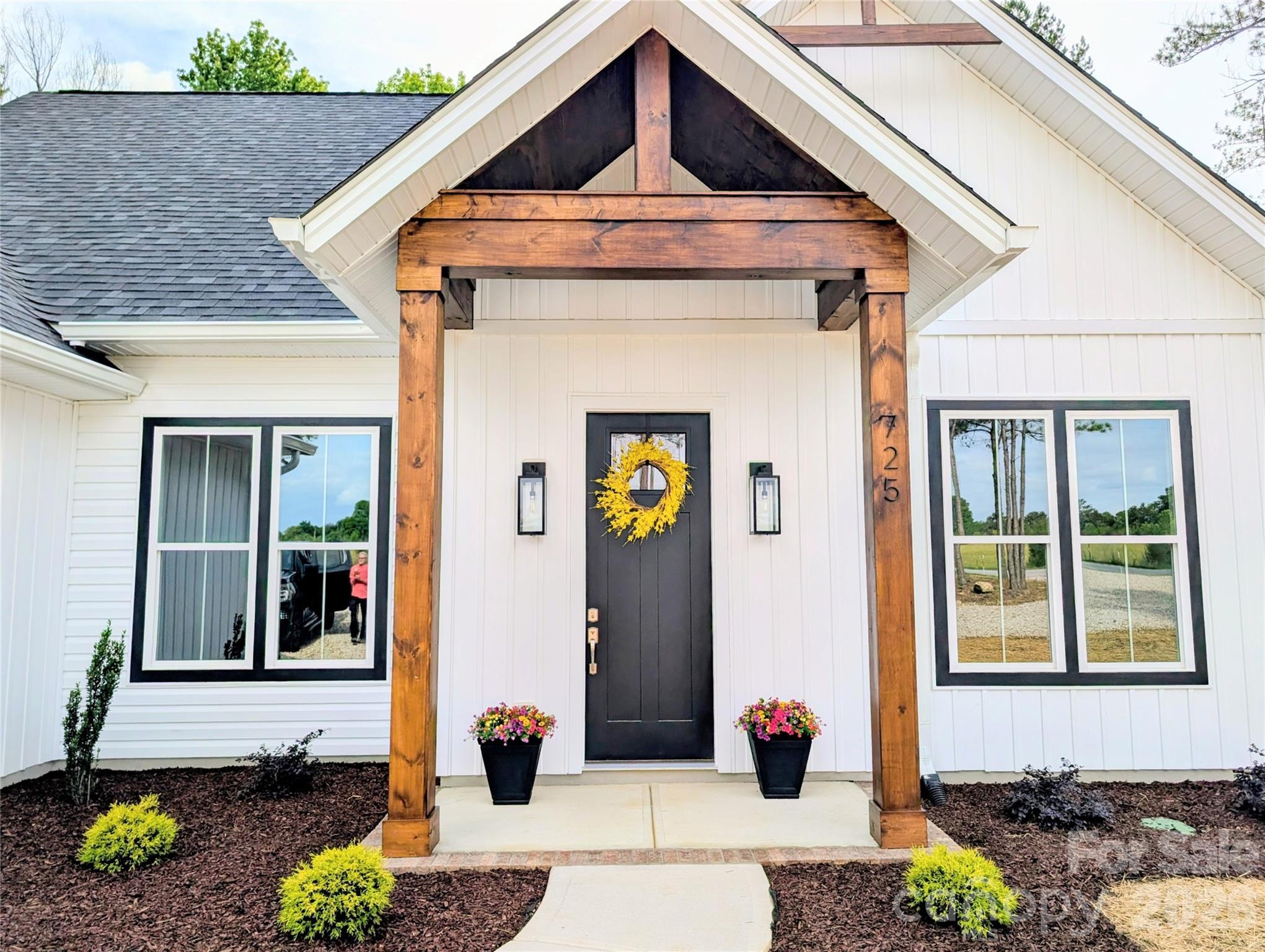 725 Potter Road — Lancaster