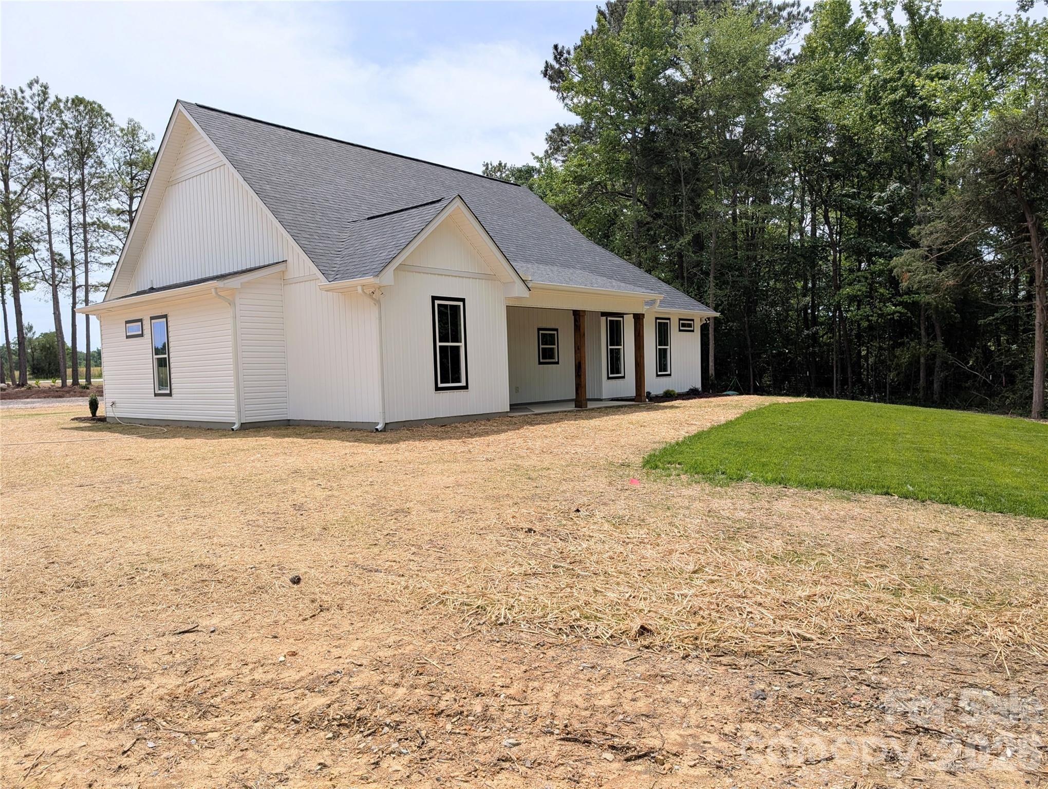 725 Potter Road — Lancaster