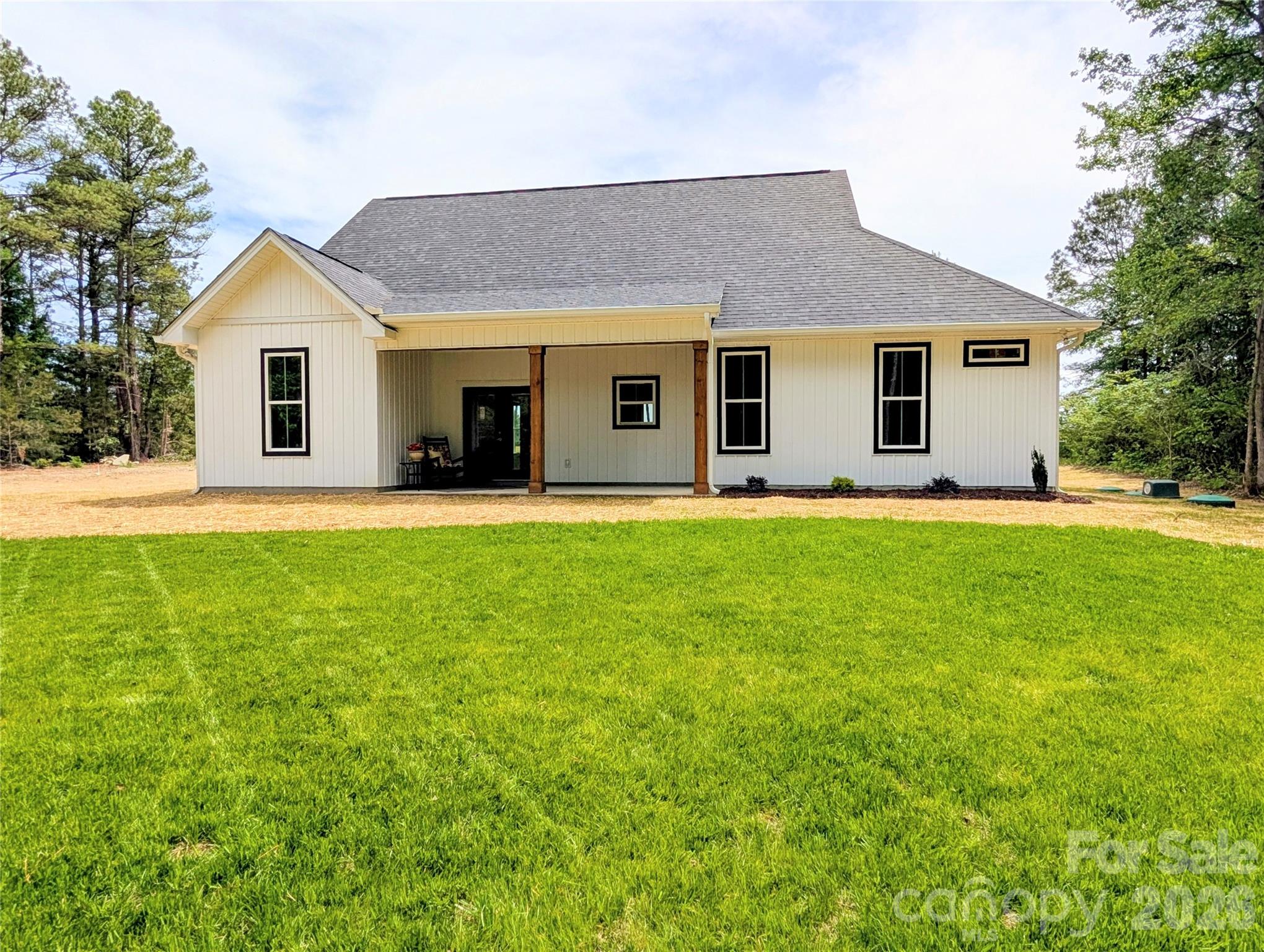 725 Potter Road — Lancaster