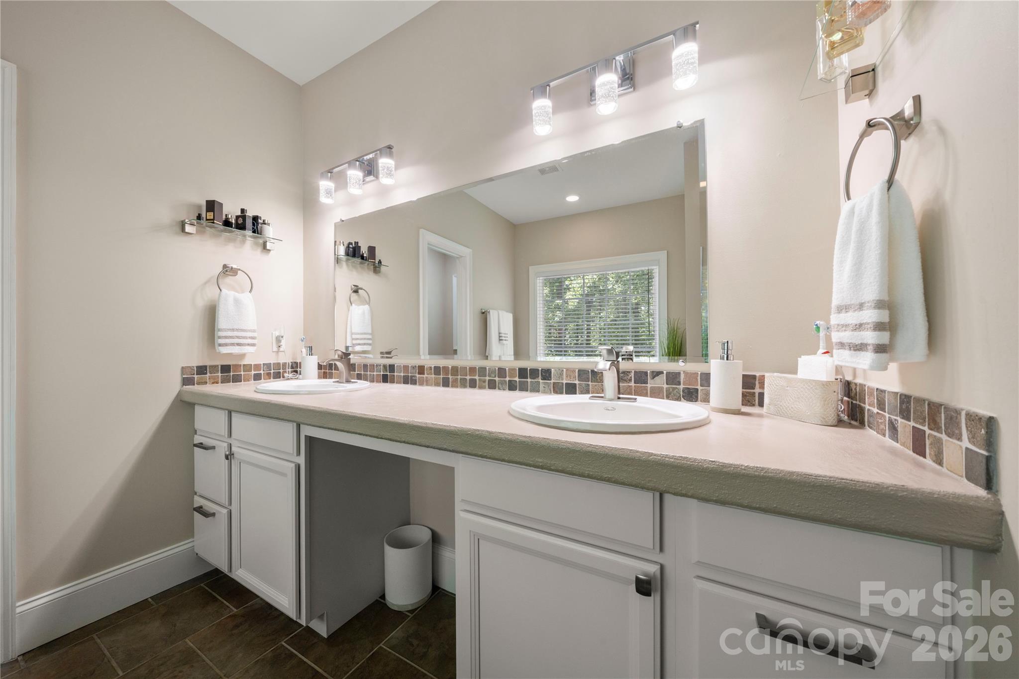 686 White Oaks Road — Mooresville