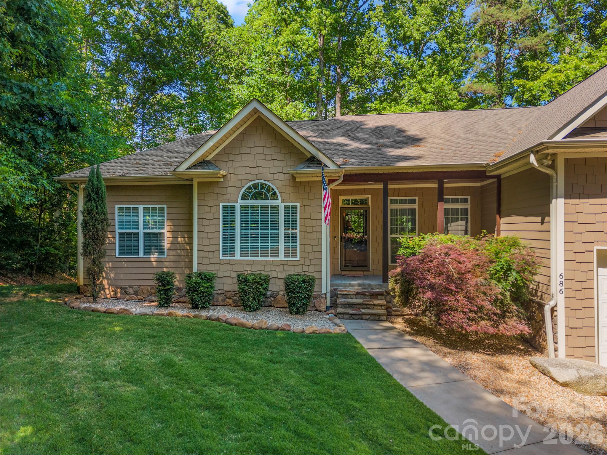 686 White Oaks Road — Mooresville