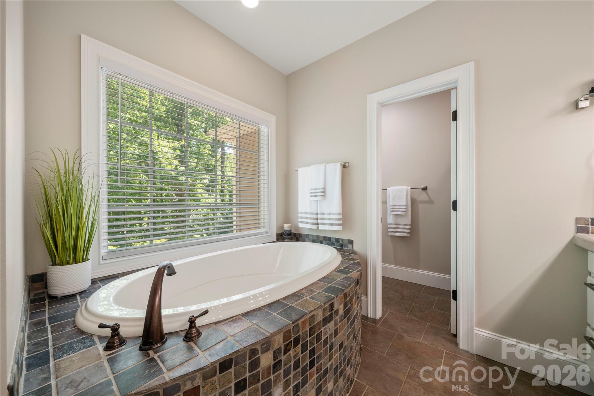 686 White Oaks Road — Mooresville