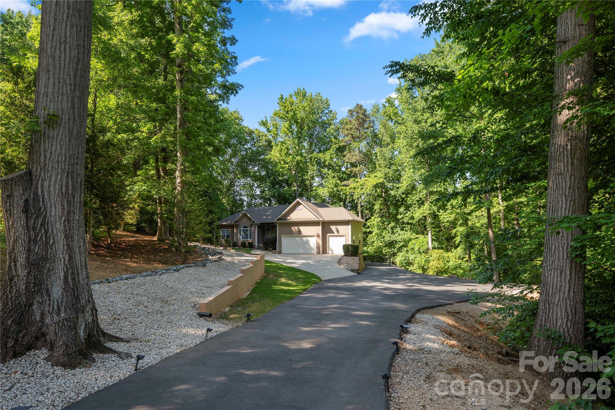 686 White Oaks Road — Mooresville