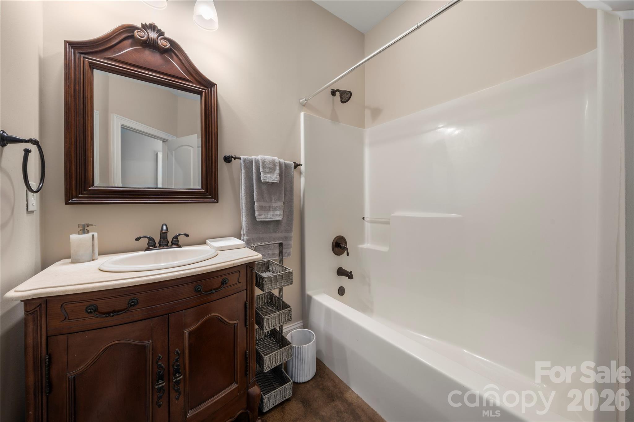 686 White Oaks Road — Mooresville