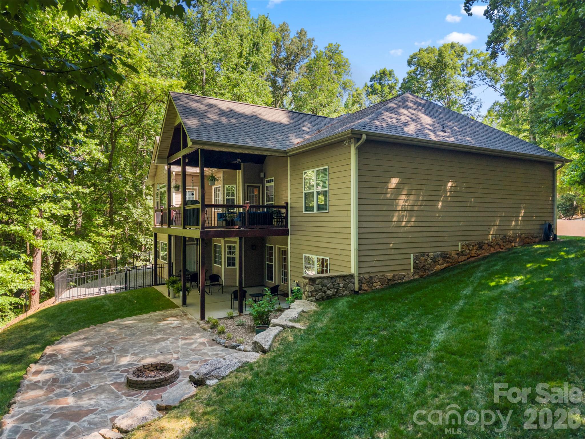 686 White Oaks Road — Mooresville