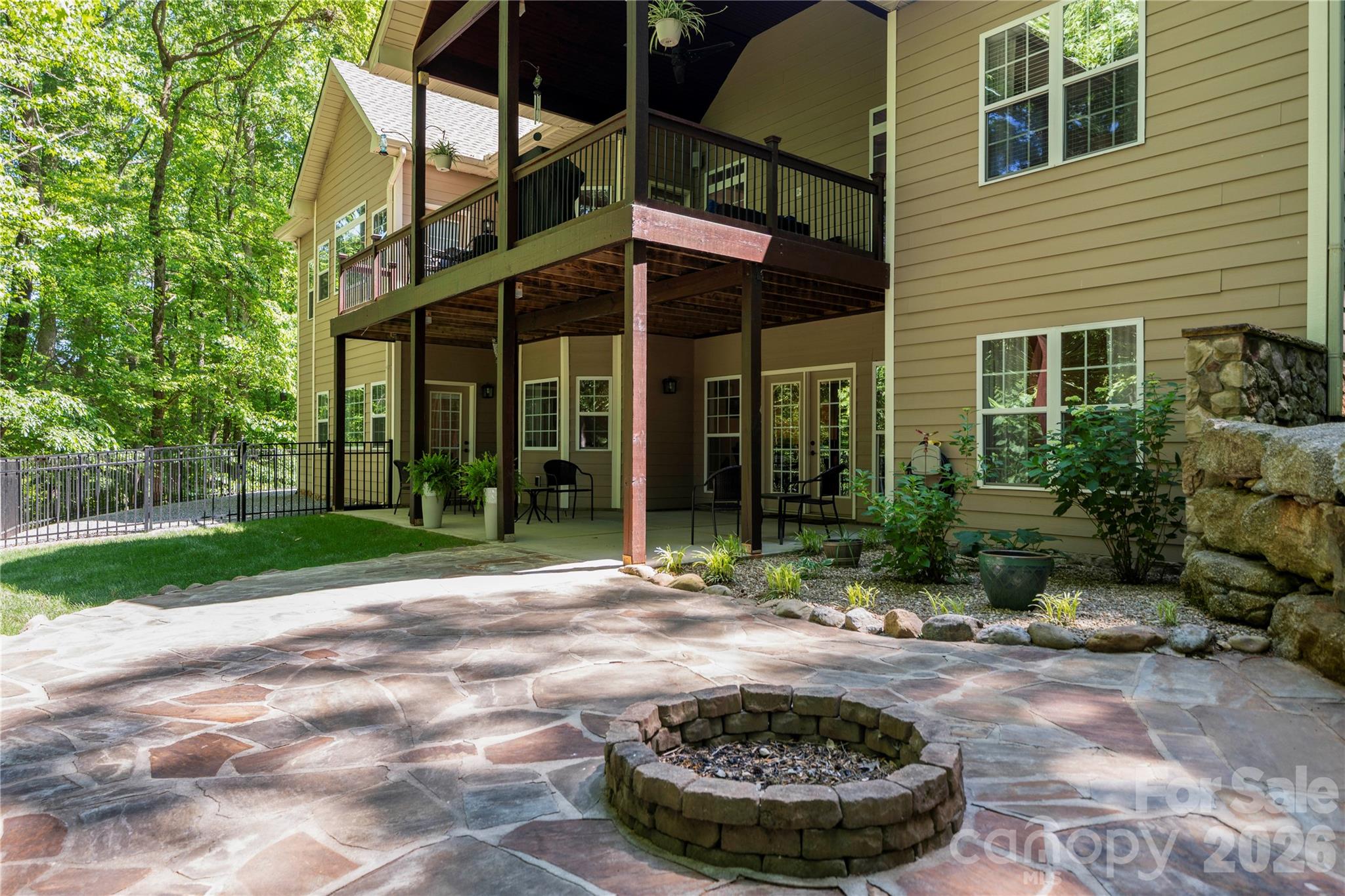 686 White Oaks Road — Mooresville