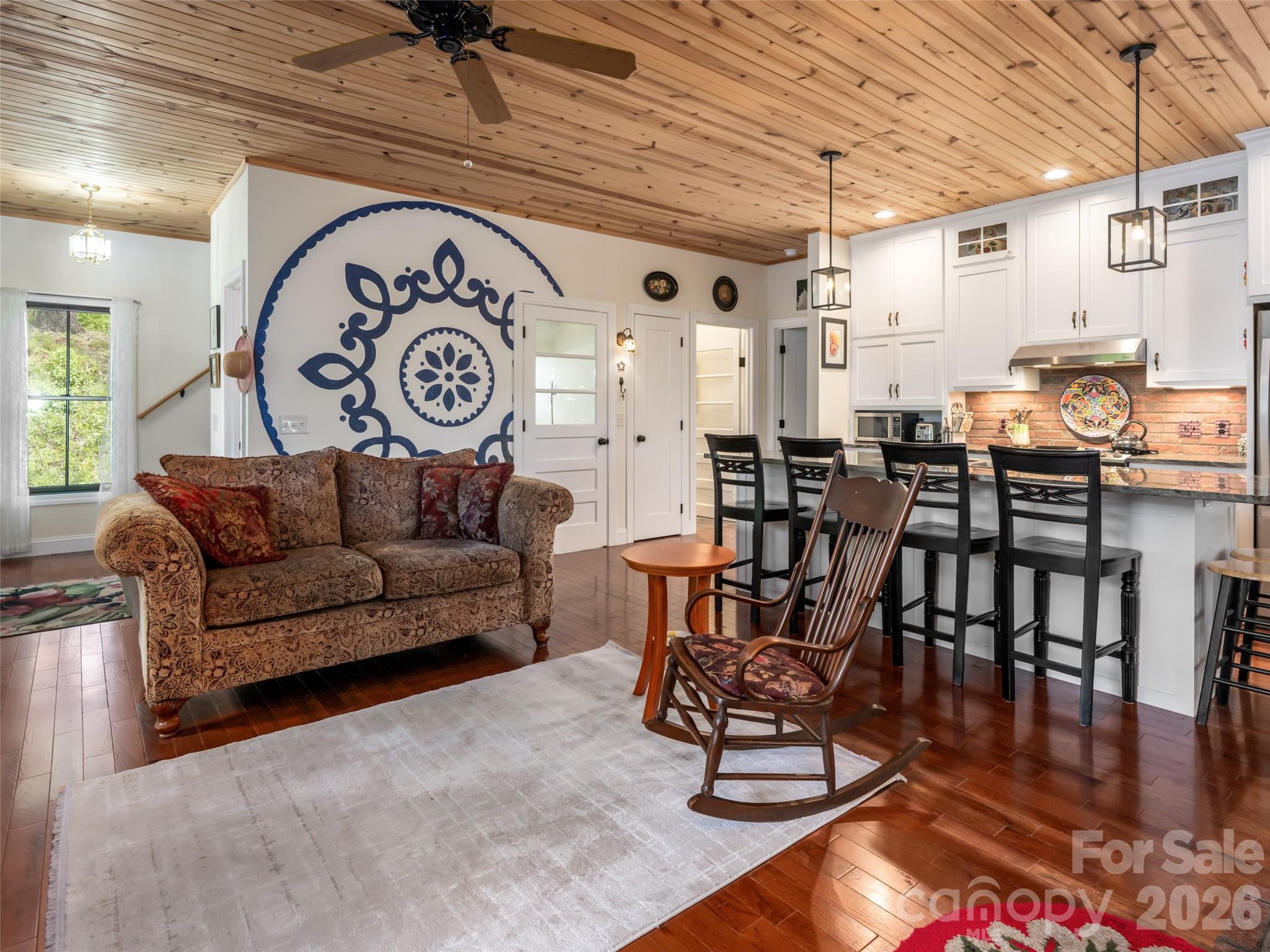 565 Bailey Street — Mars Hill