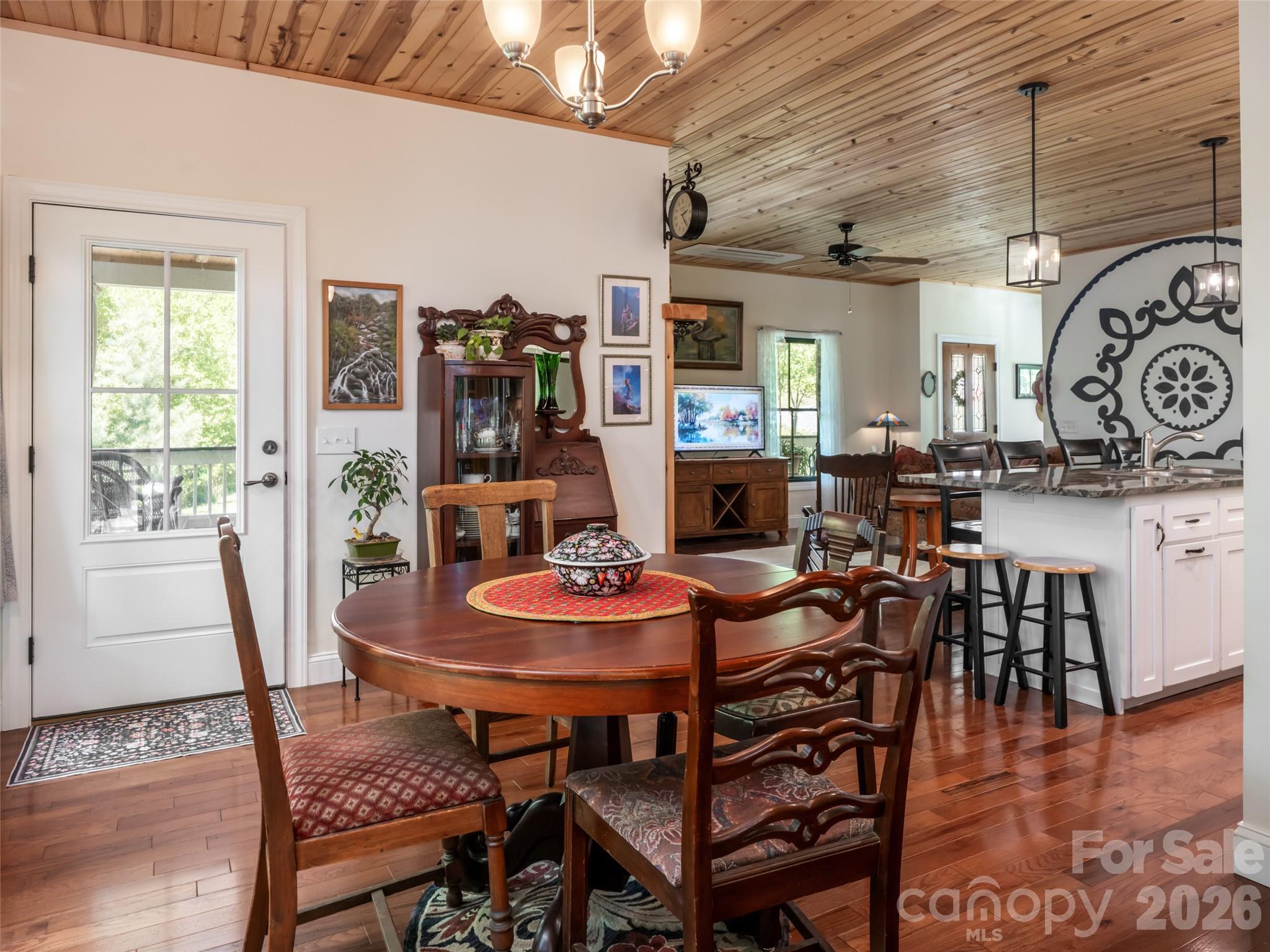 565 Bailey Street — Mars Hill