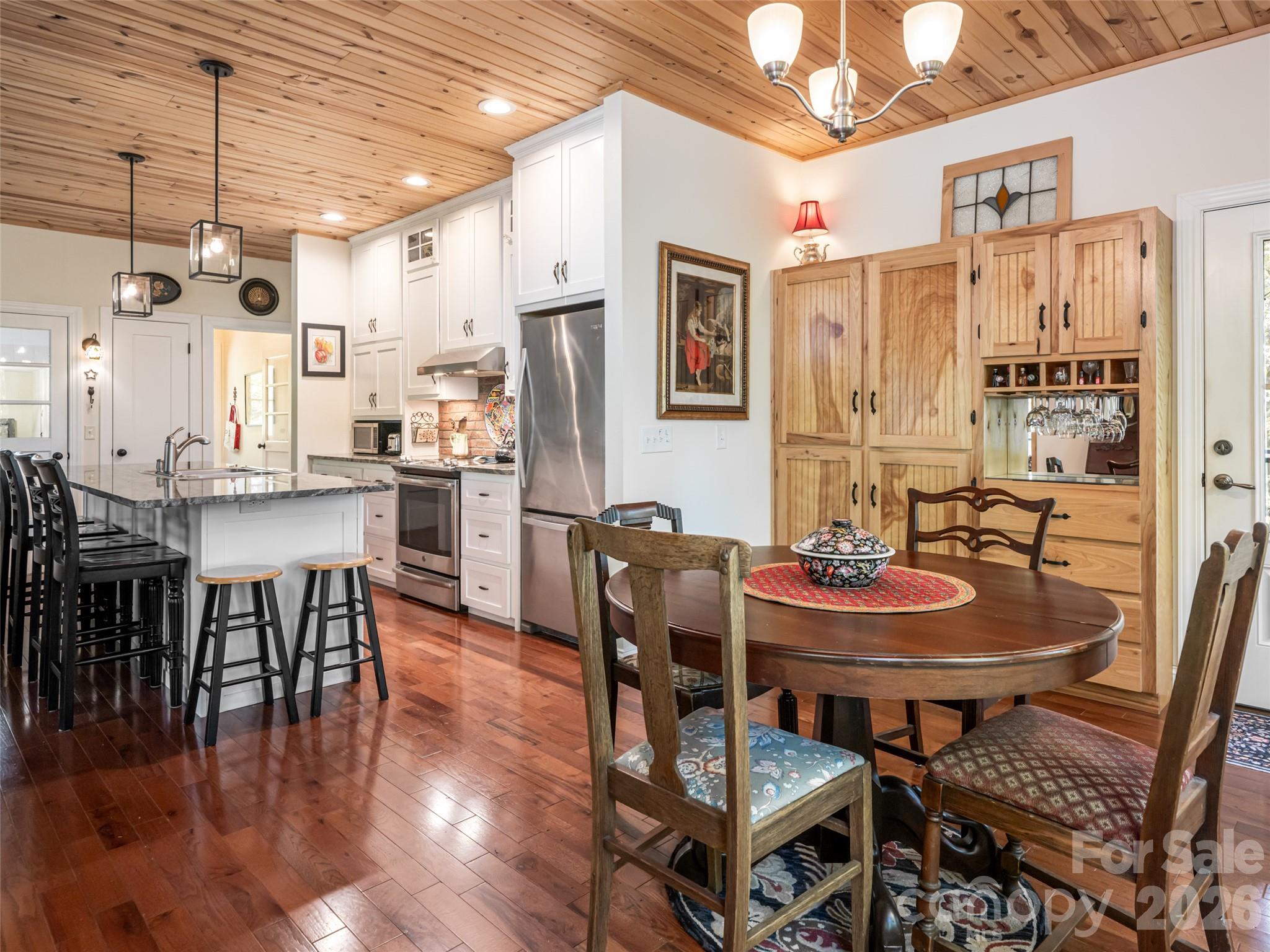 565 Bailey Street — Mars Hill
