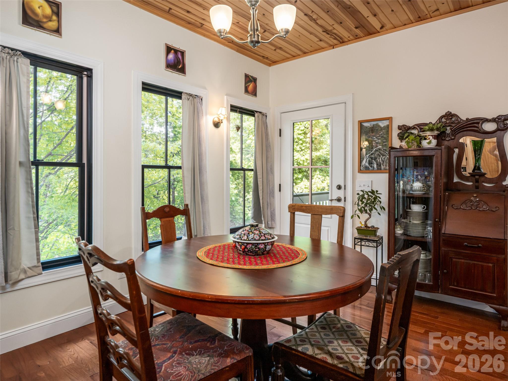 565 Bailey Street — Mars Hill