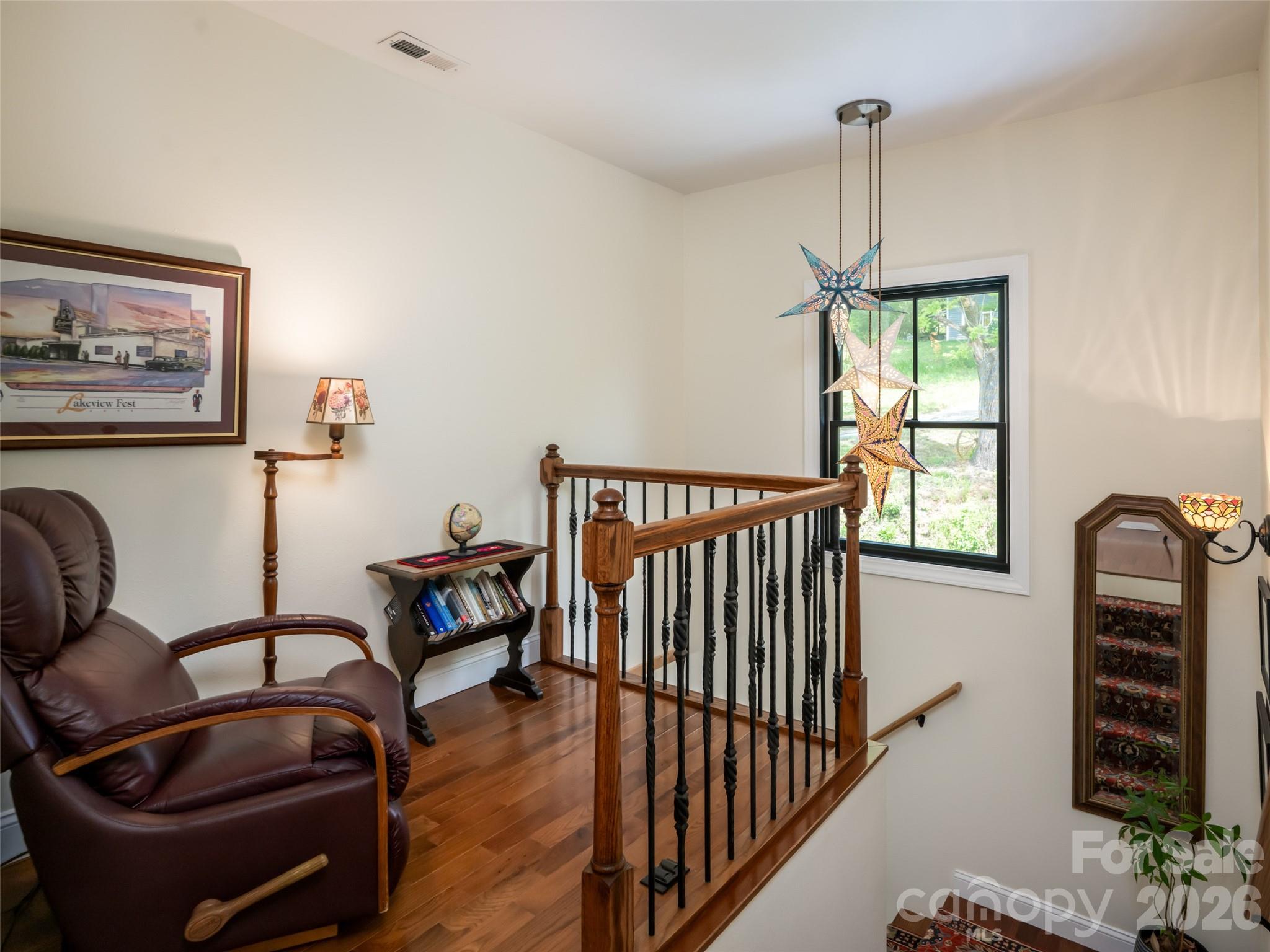 565 Bailey Street — Mars Hill