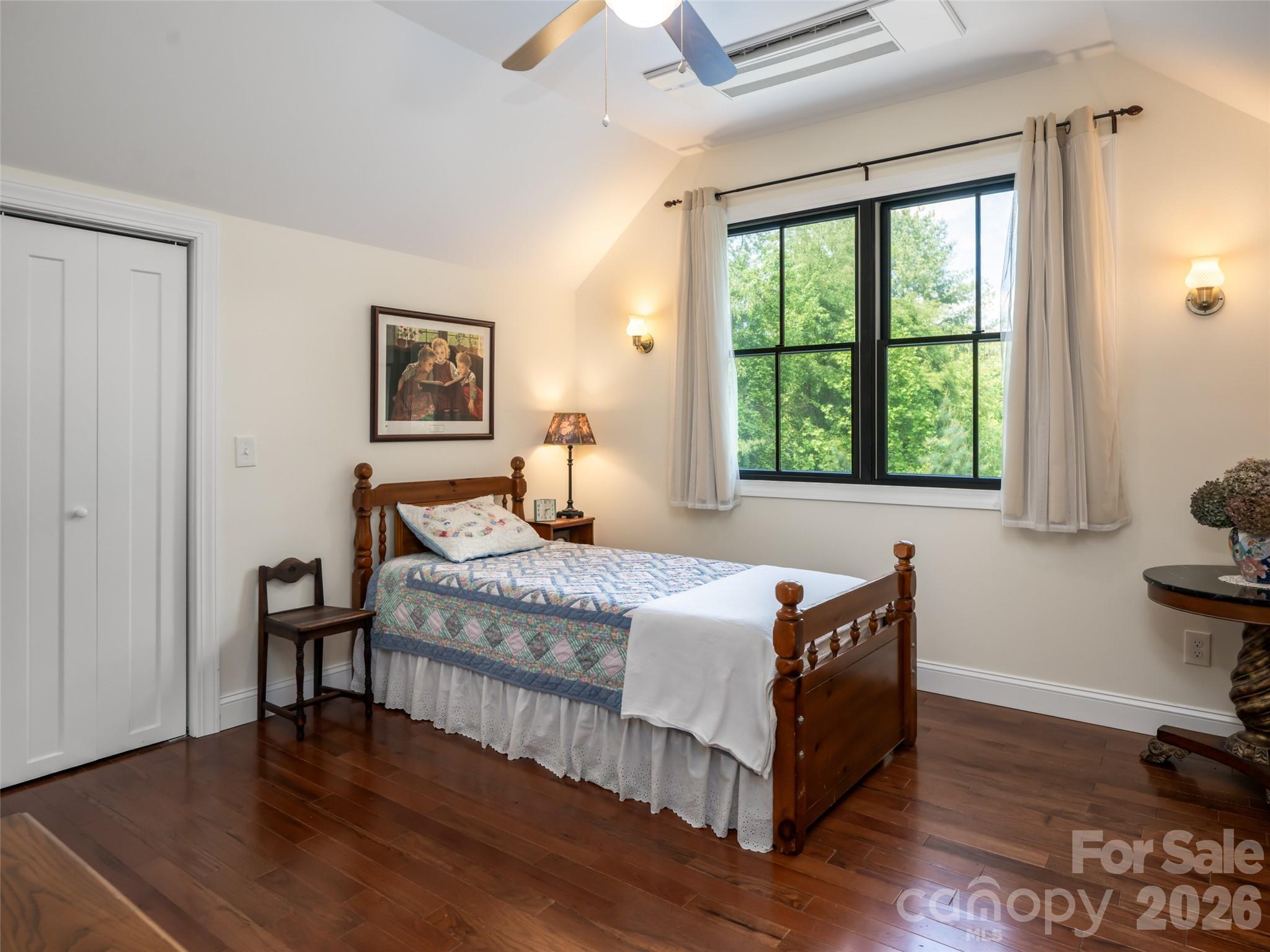565 Bailey Street — Mars Hill