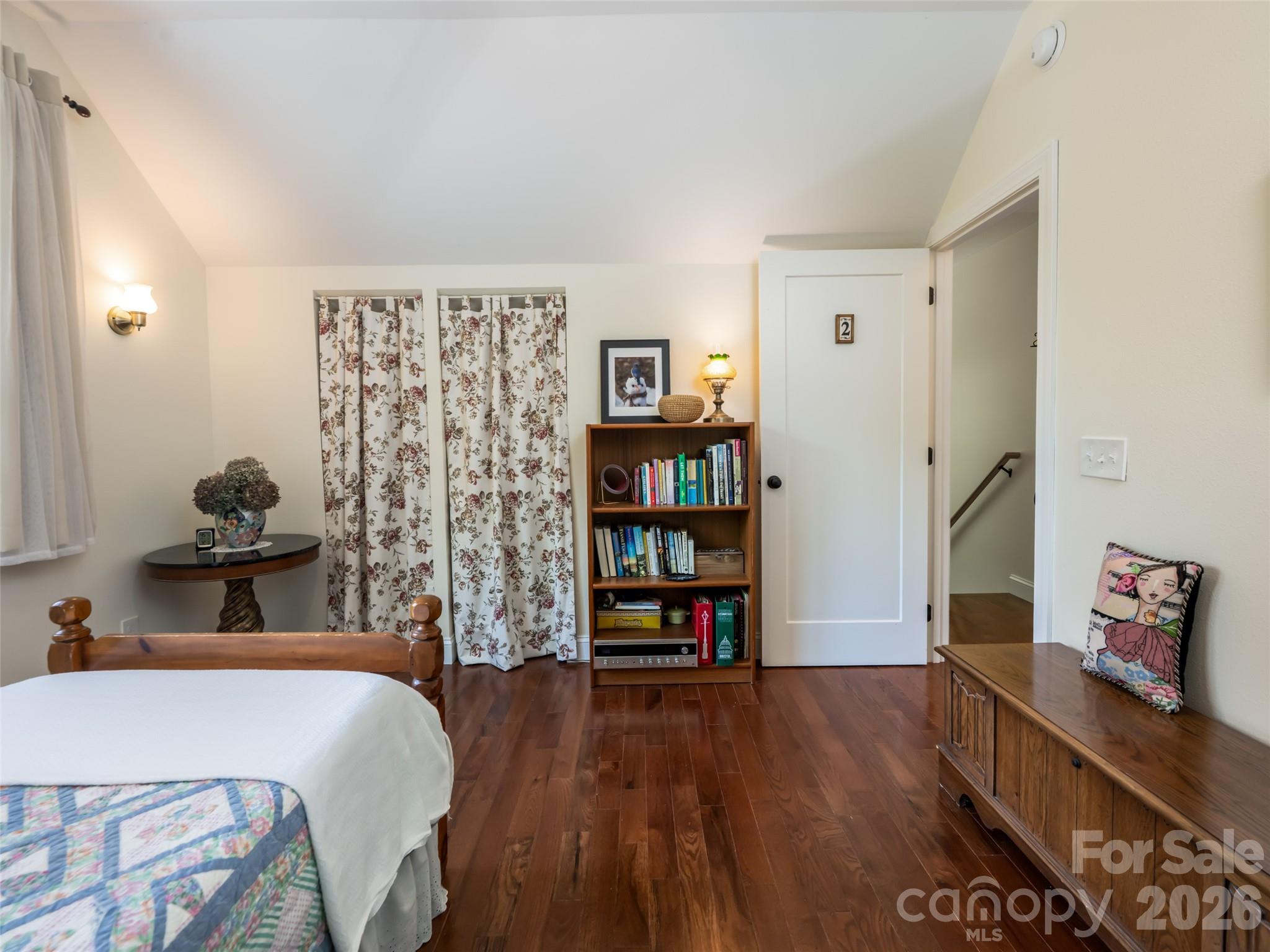 565 Bailey Street — Mars Hill
