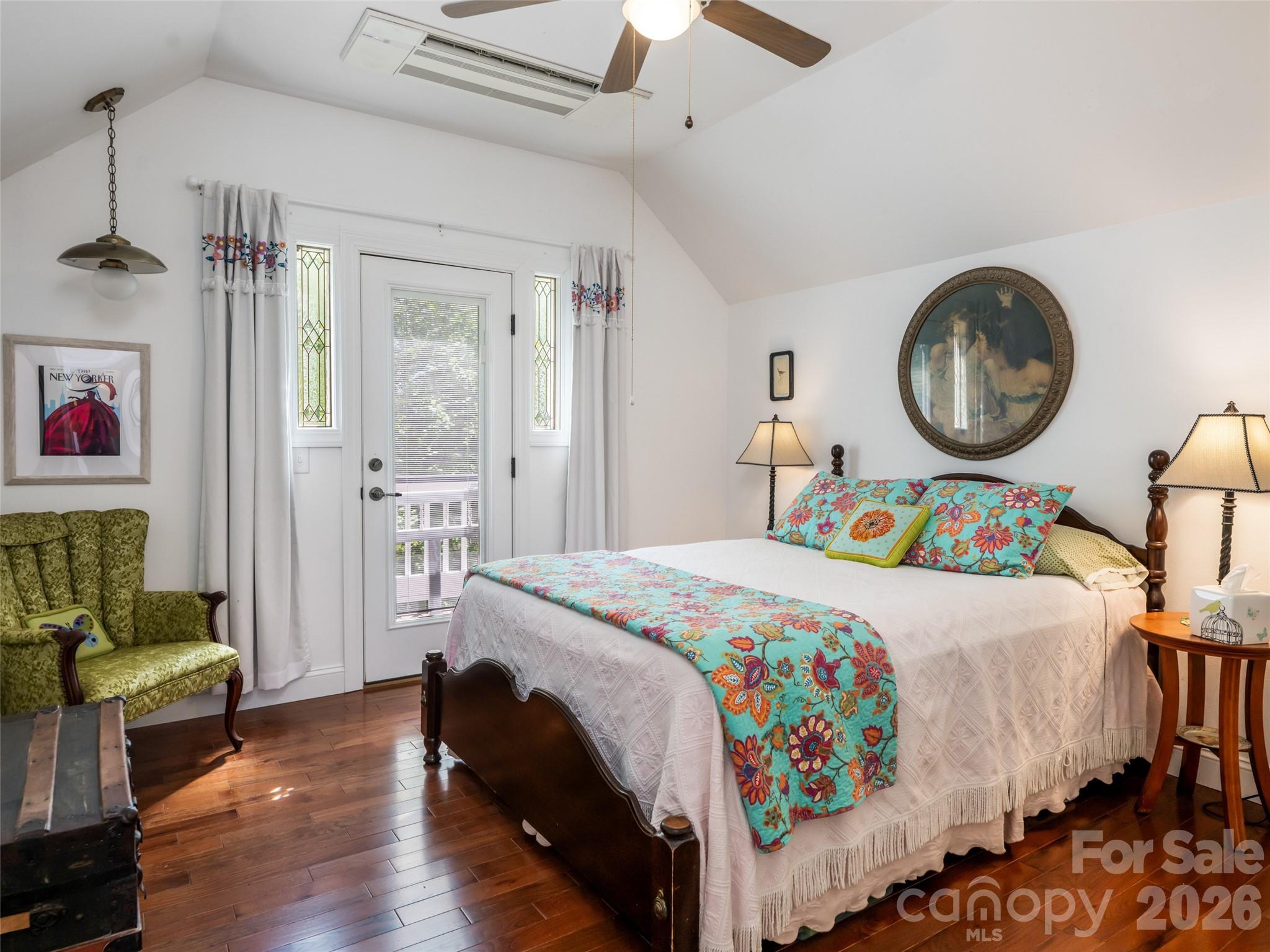 565 Bailey Street — Mars Hill