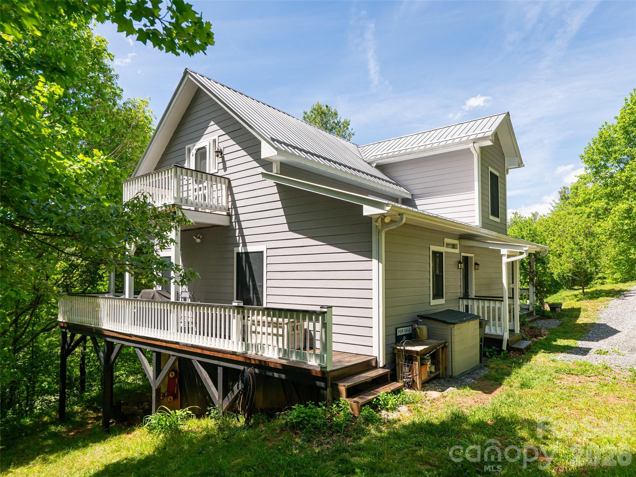 565 Bailey Street — Mars Hill
