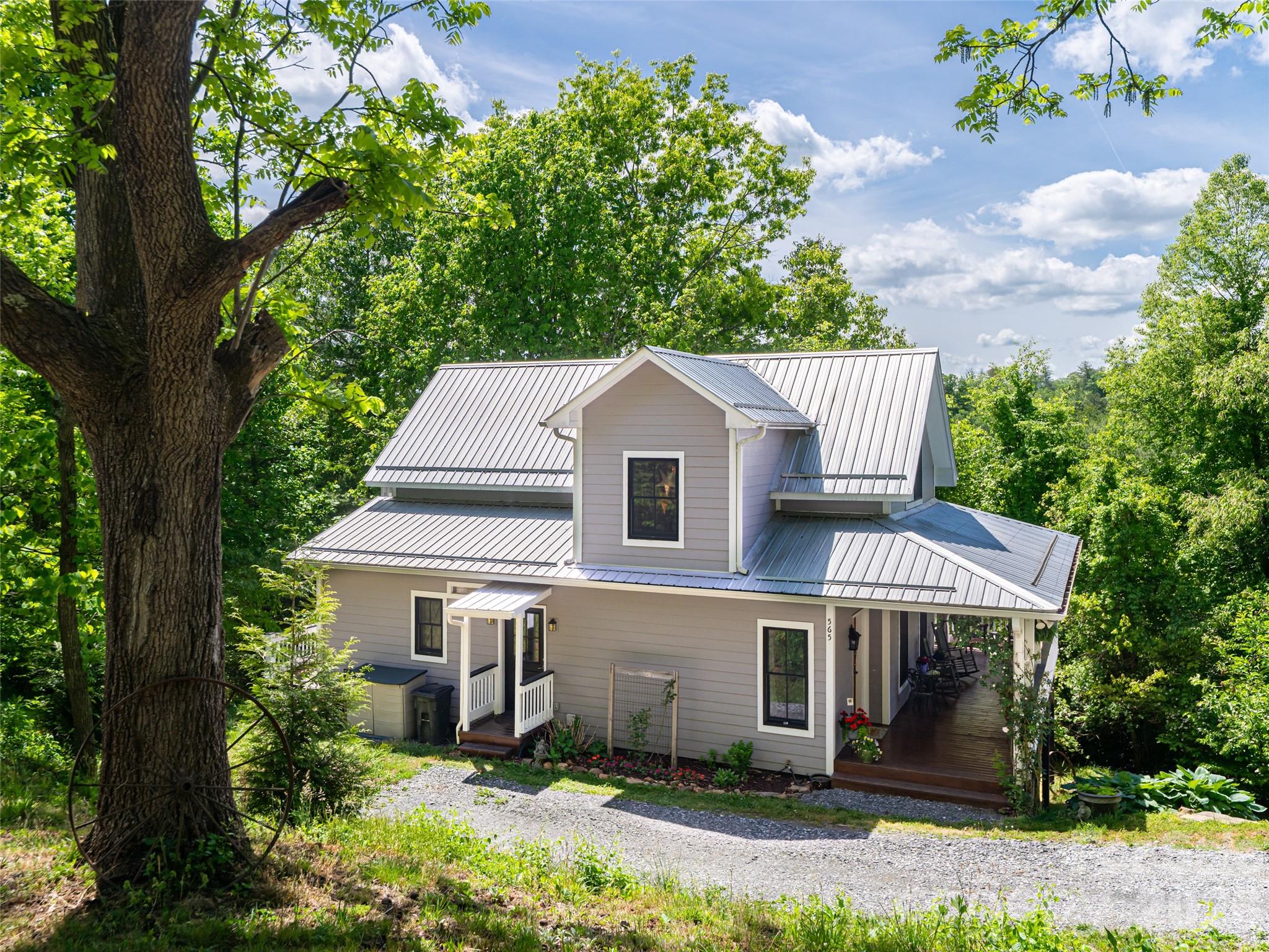 565 Bailey Street — Mars Hill