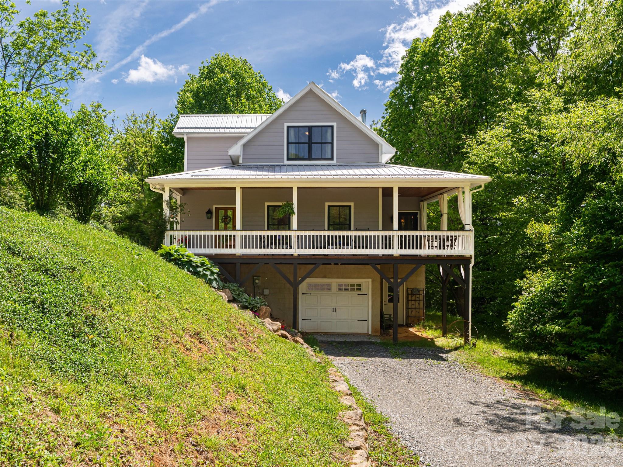 565 Bailey Street — Mars Hill