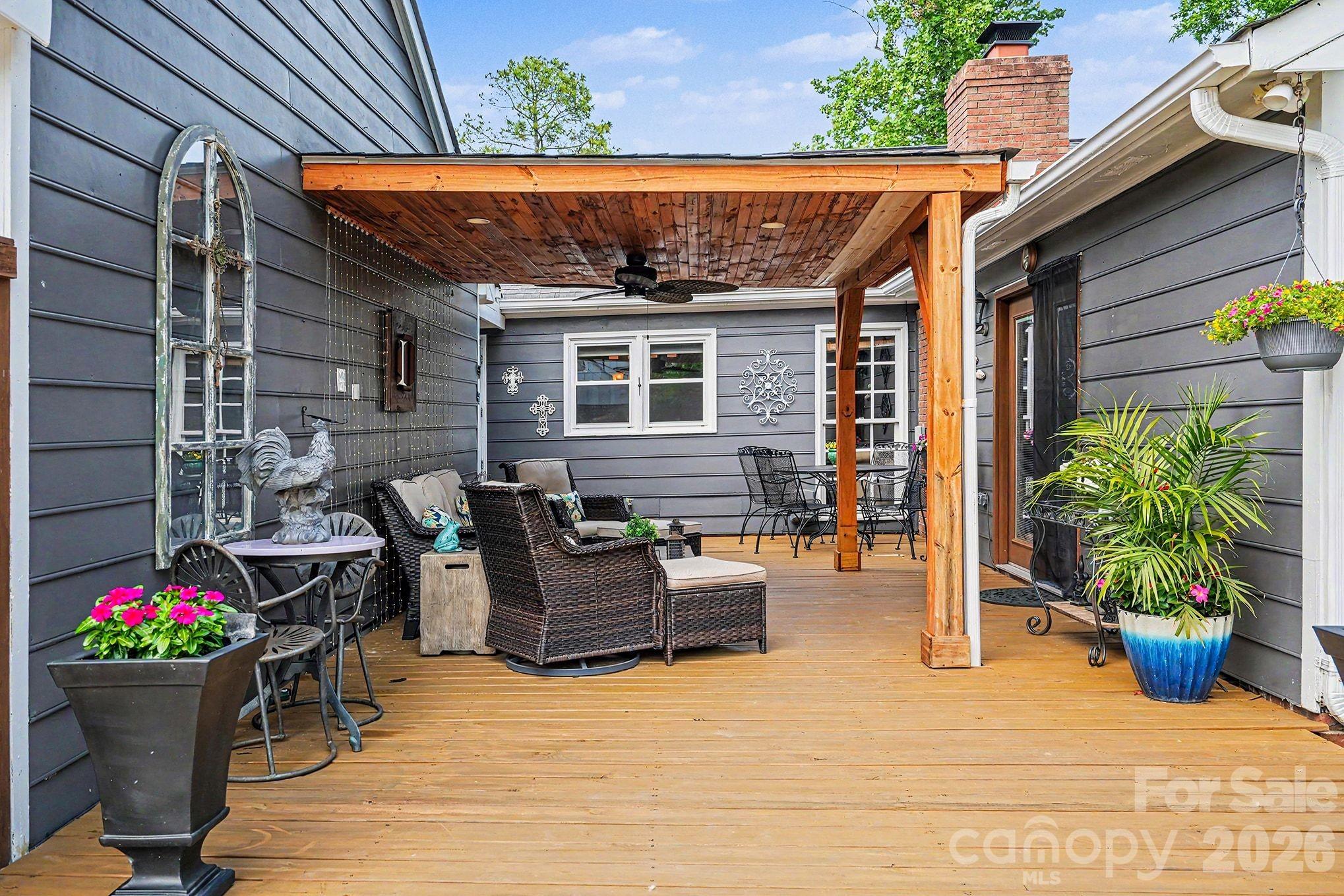 7319 Chatterbird Court — Charlotte