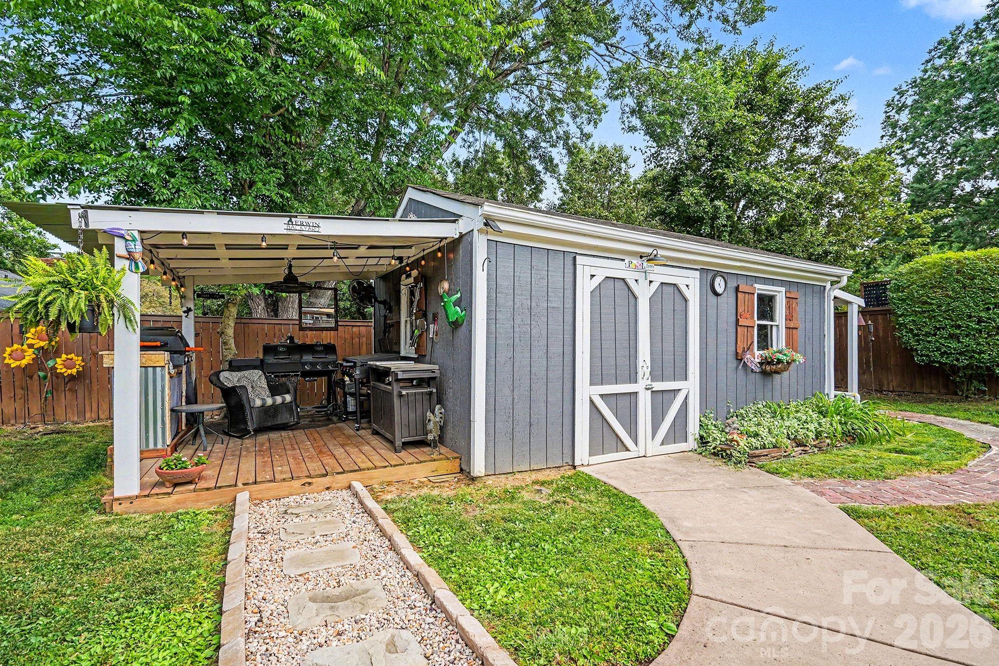7319 Chatterbird Court — Charlotte