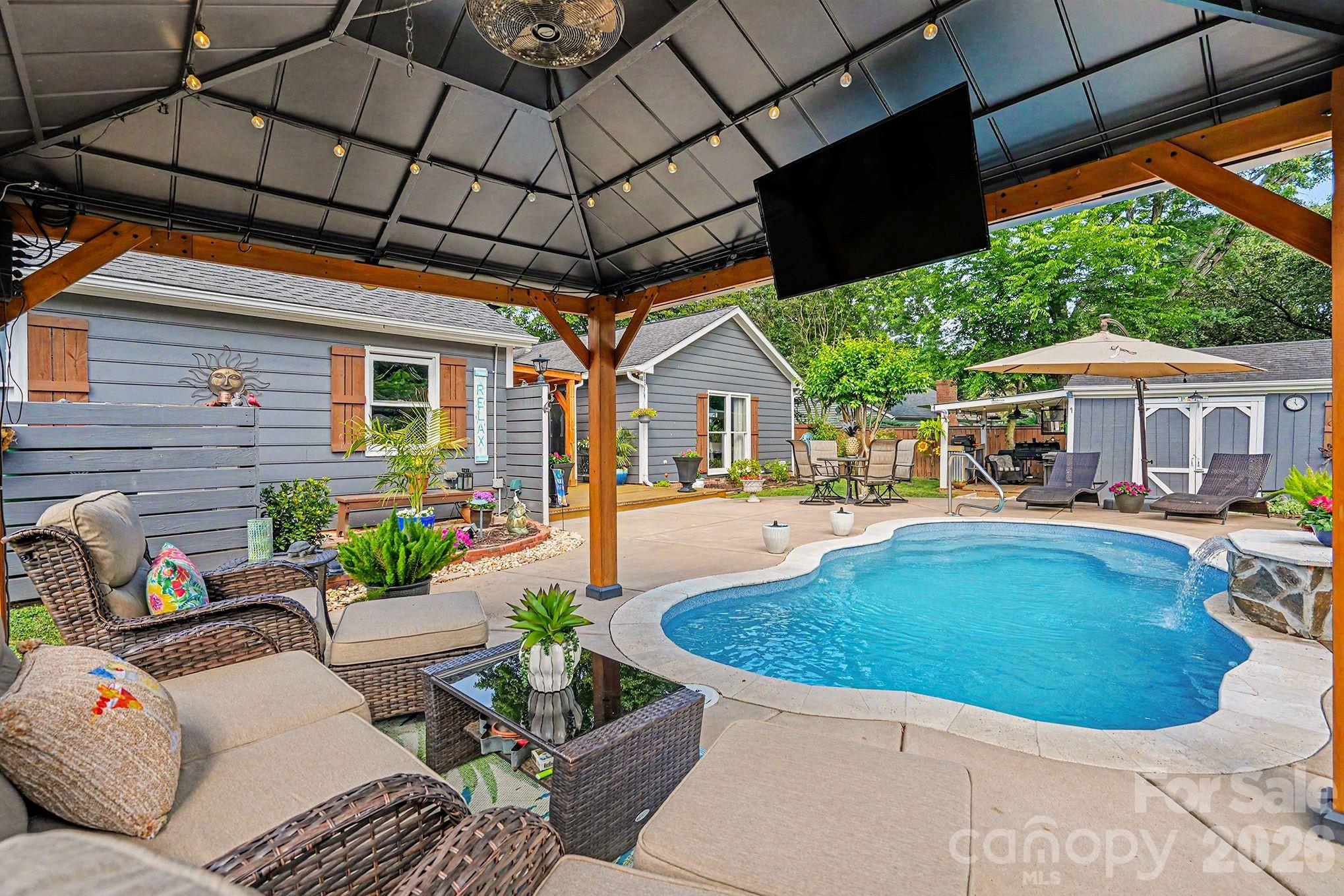 7319 Chatterbird Court — Charlotte
