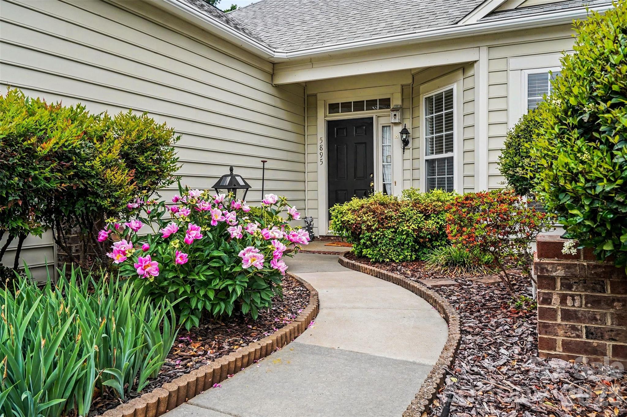 5895 Heartwood Court — Harrisburg