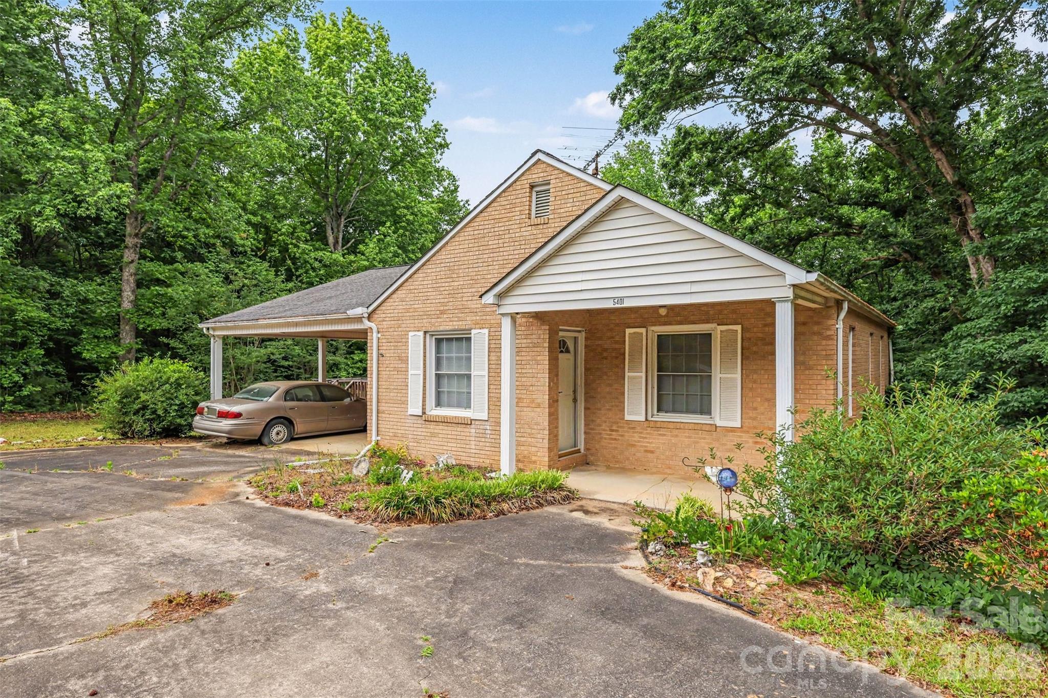 5401 Flat Creek Road — Heath Springs