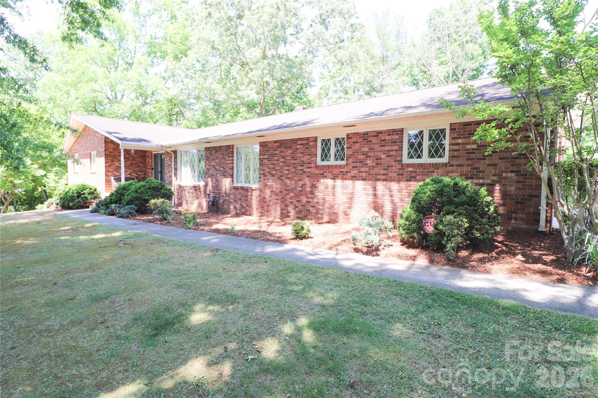 112 Forest Avenue NE — Valdese
