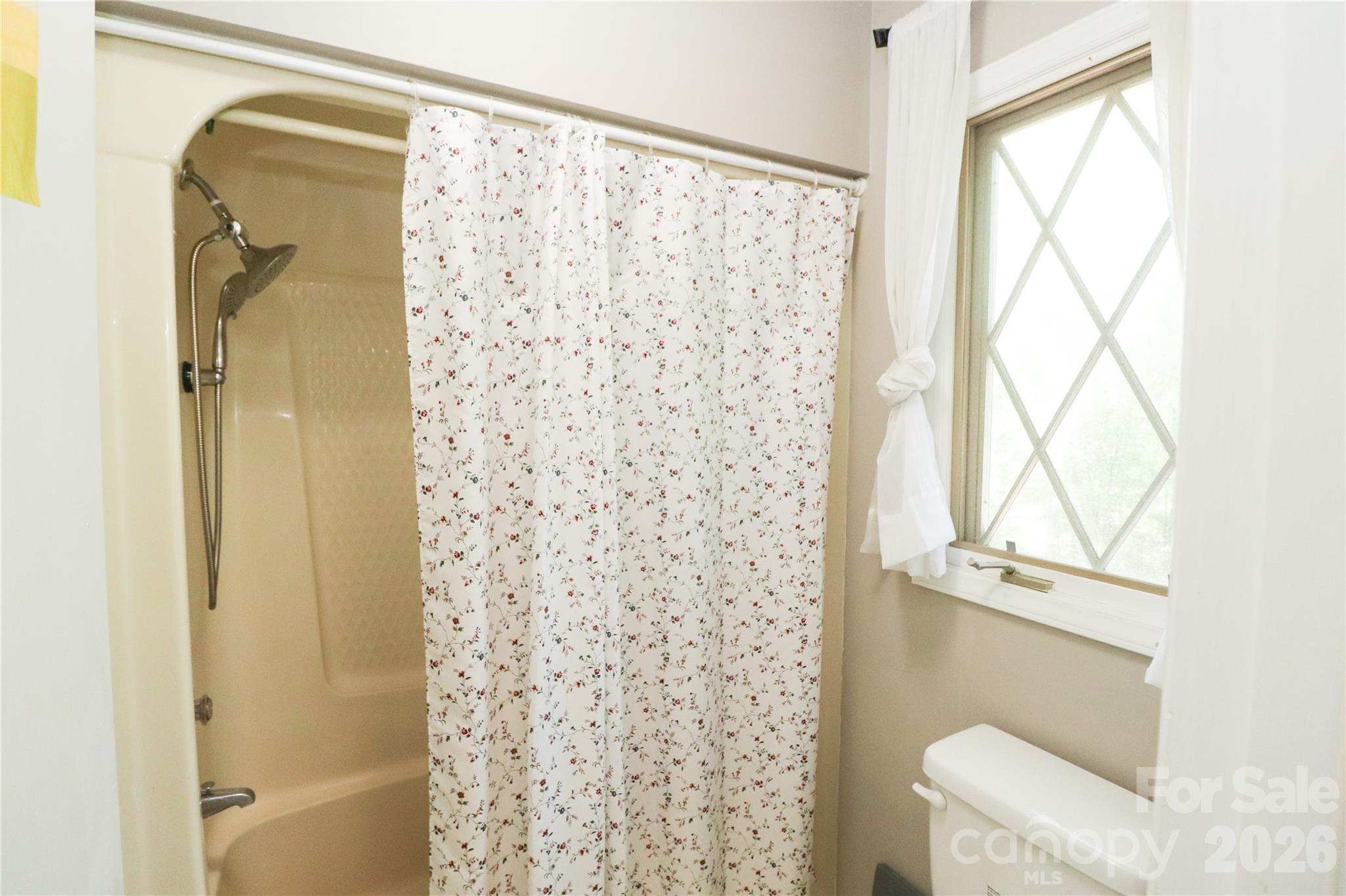 112 Forest Avenue NE — Valdese