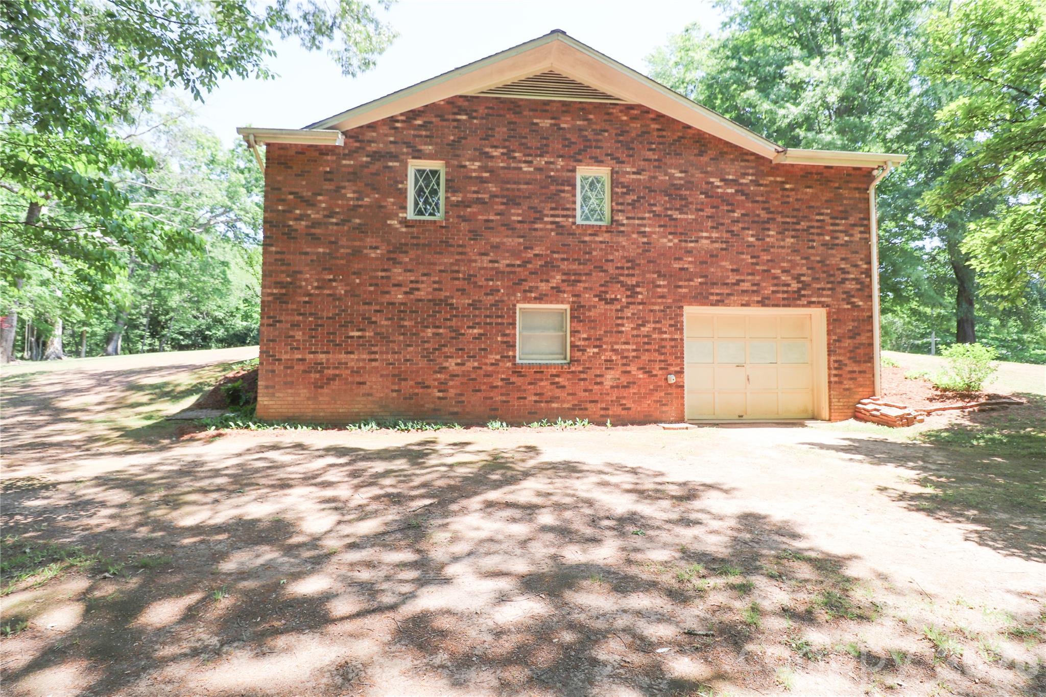 112 Forest Avenue NE — Valdese